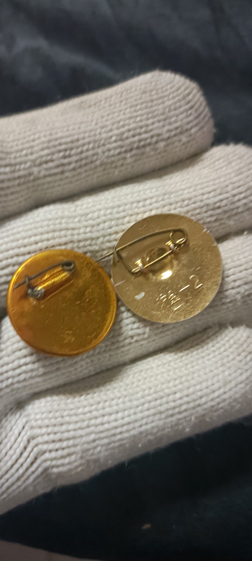 全场0起0押金！ 精品像章，红色文献！ 两枚合拍，有一枚铜包水晶