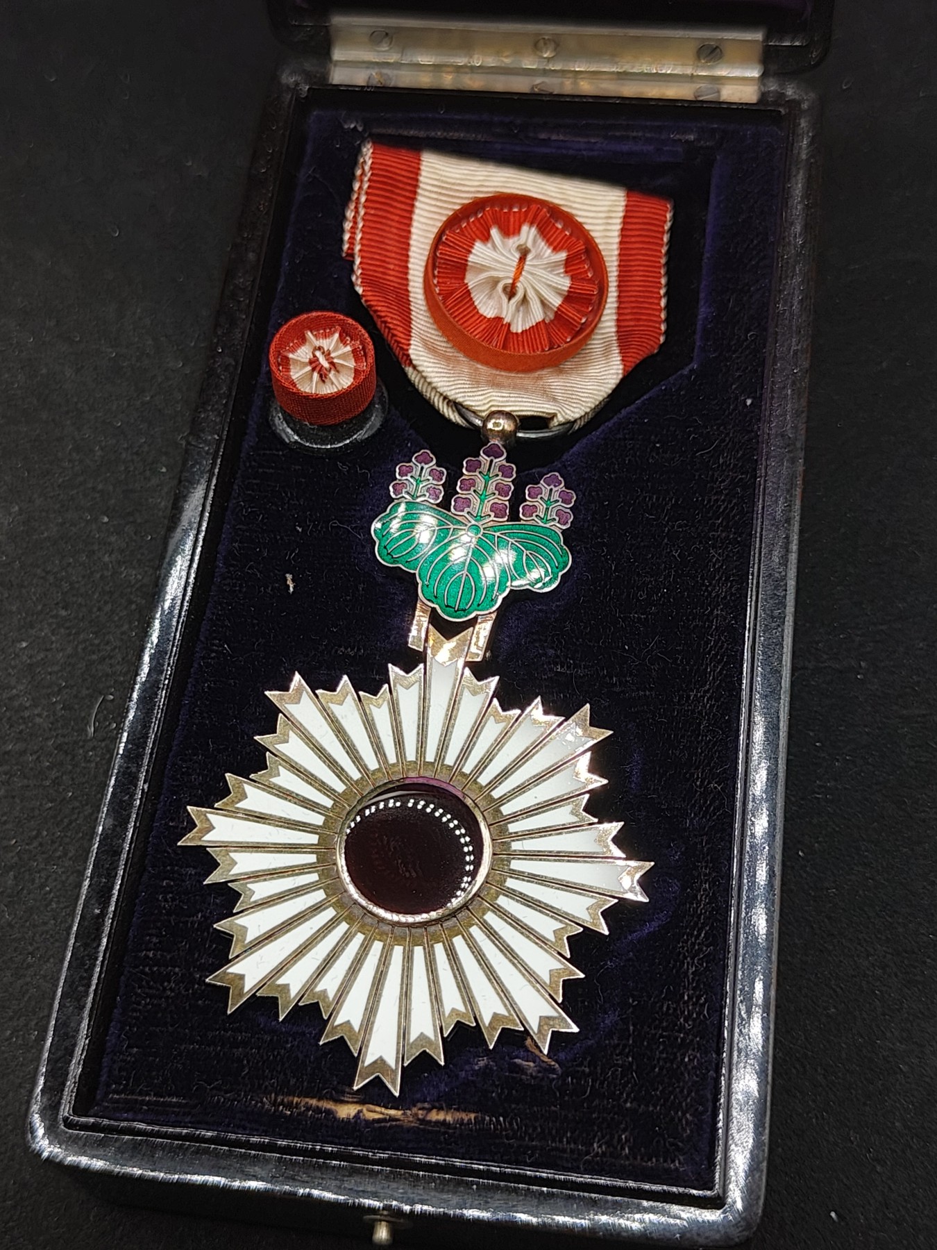 全场0元起拍 第87期 咸鱼国勋章拍卖专场 9月3日（周日）下午6：00开始 美品 明治时期四等旭日章 银制带盒略 鎏金完美