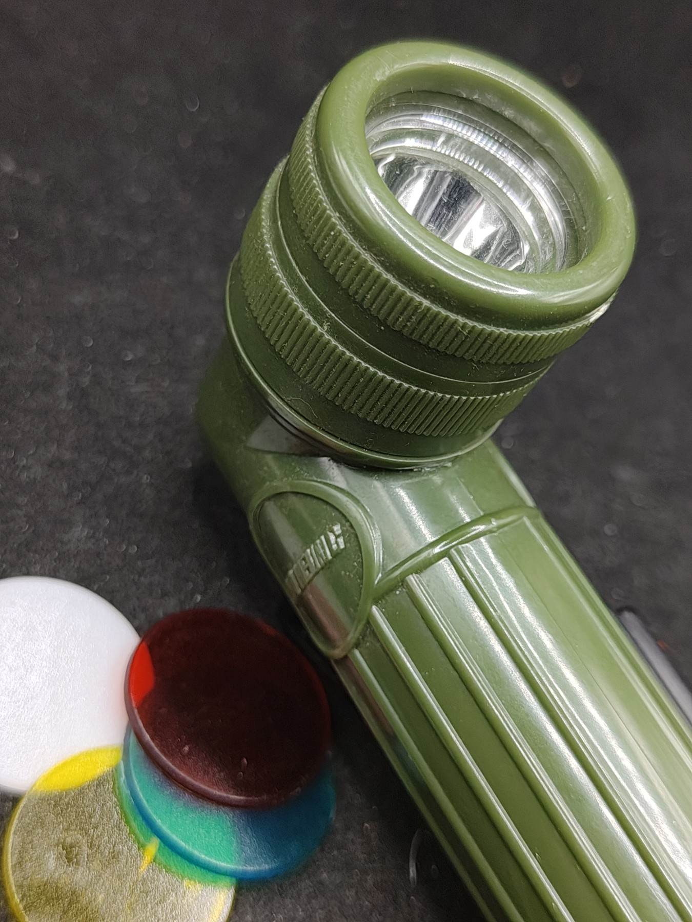 全场0元起拍 第87期 咸鱼国勋章拍卖专场 9月3日（周日）下午6：00开始 韩国军用手电 带色片，装五号电池可正常使用