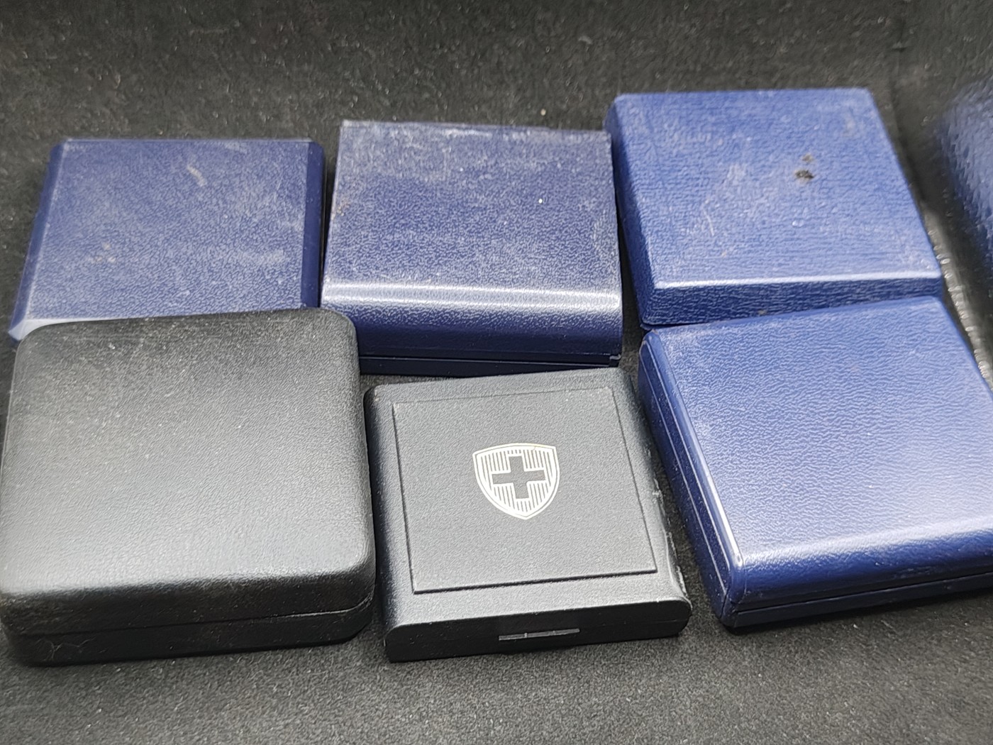 全场0元起拍 第87期 咸鱼国勋章拍卖专场 9月3日（周日）下午6：00开始 徽章收藏空盒六个