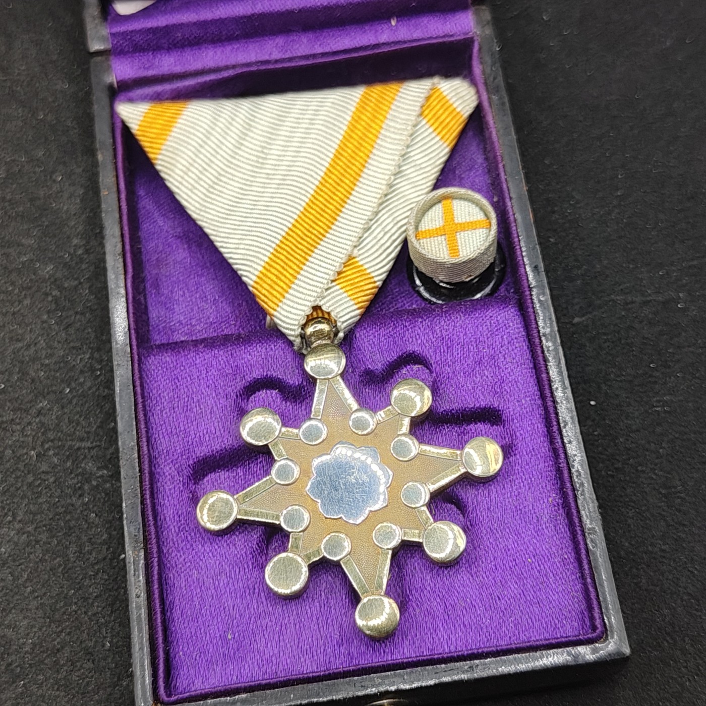 全场0元起拍 第87期 咸鱼国勋章拍卖专场 9月3日（周日）下午6：00开始 日本战时七瑞 美品鎏金完美带盒略 银制