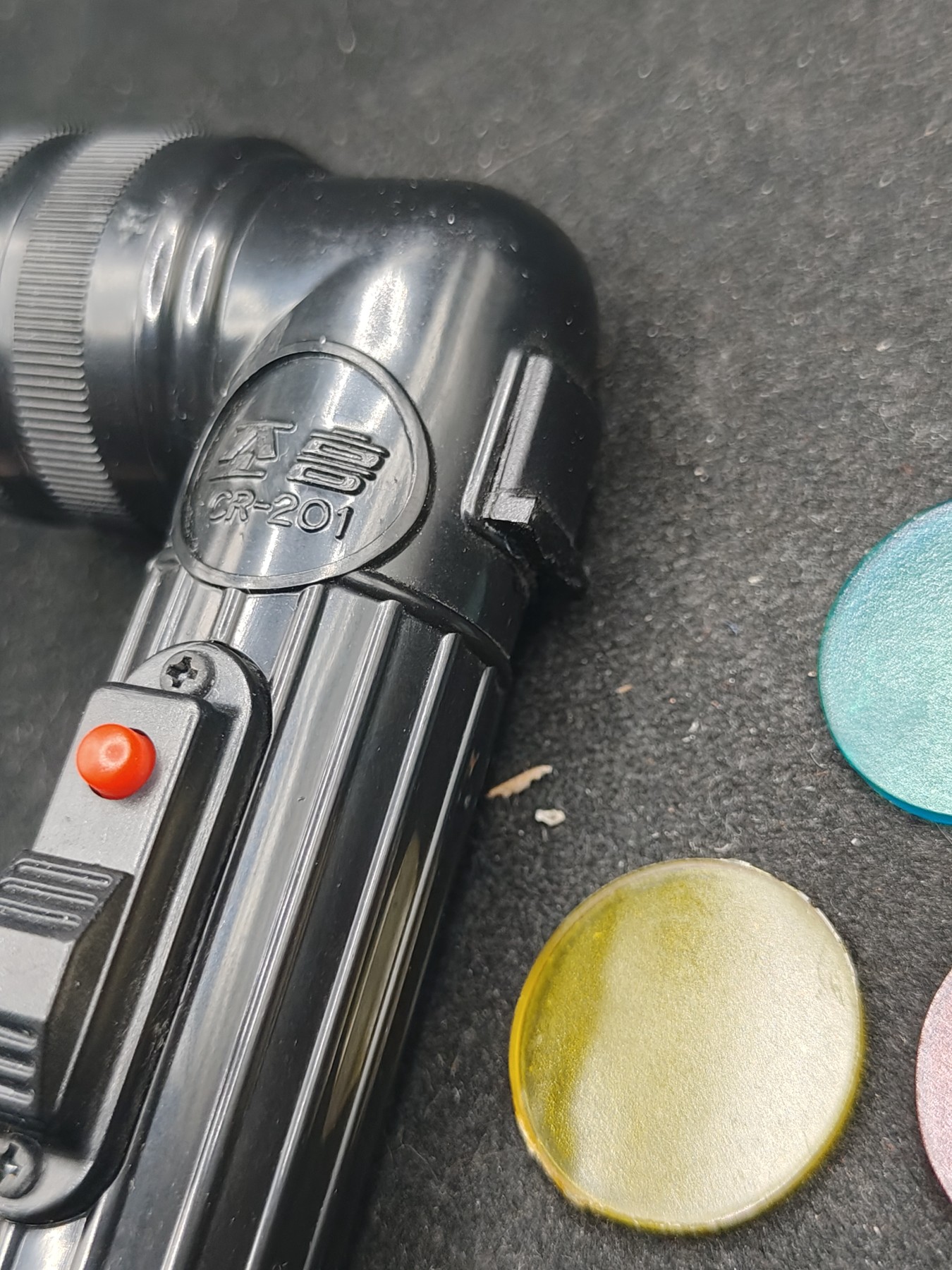 全场0元起拍 第87期 咸鱼国勋章拍卖专场 9月3日（周日）下午6：00开始 韩国军用手电黑色 卡扣有损 可正常使用 带色片