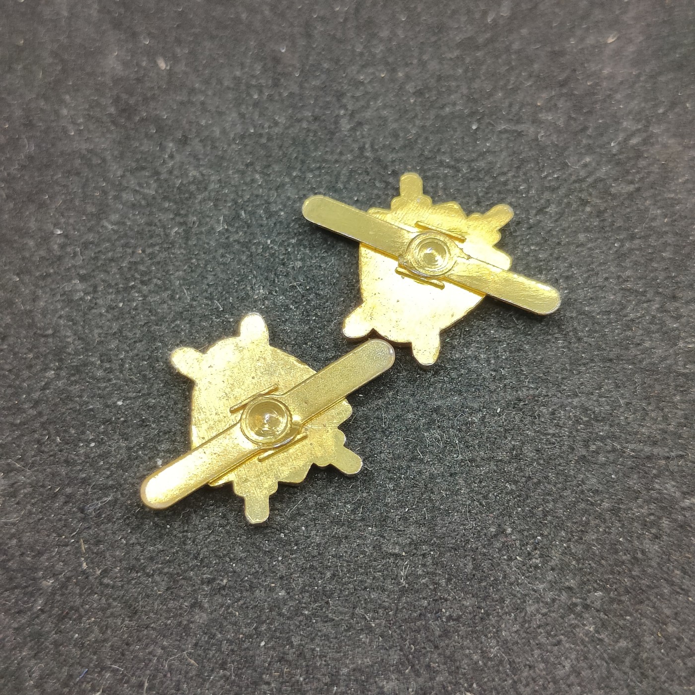 全场0元起拍 第87期 咸鱼国勋章拍卖专场 9月3日（周日）下午6：00开始 苏联/哈萨克早期检察官 领章