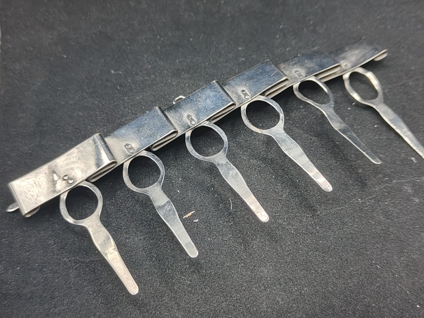 全场0元起拍 第87期 咸鱼国勋章拍卖专场 9月3日（周日）下午6：00开始 日本钢制六连挂，带标