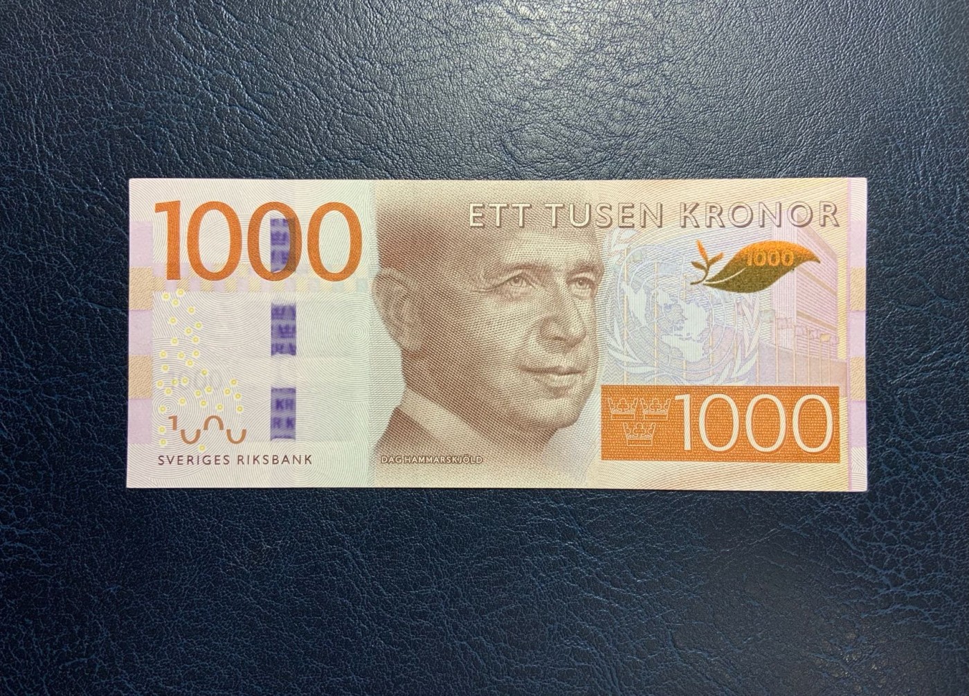 收藏联盟Quantum Auction 第286期拍卖  瑞典2015年1000克朗 品相UNC 细节如图 瑞典前外长，第二任联合国秘书长达格·哈马舍尔德