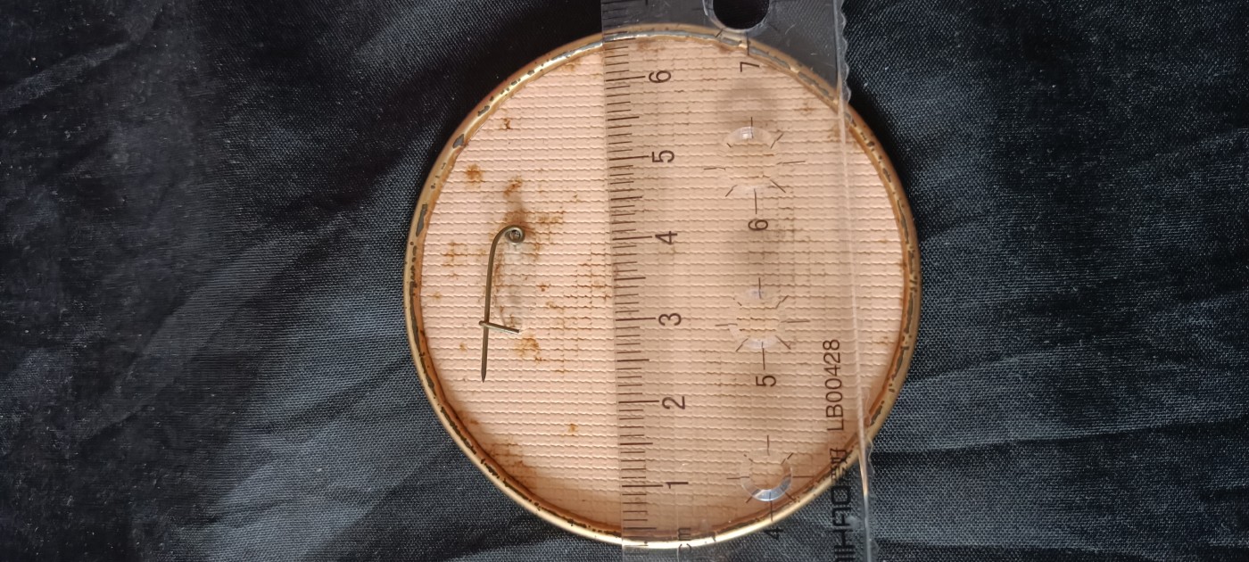 全场0起0押金！ 红色书章专场！ 稀有数手指彩章，特殊马蹄铁材质！6公分+毛主席像章