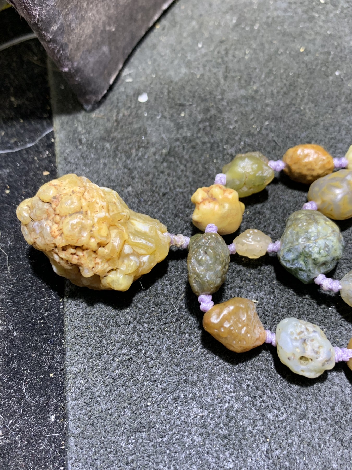 精美阿拉善多彩筋脉石玛瑙项链一条