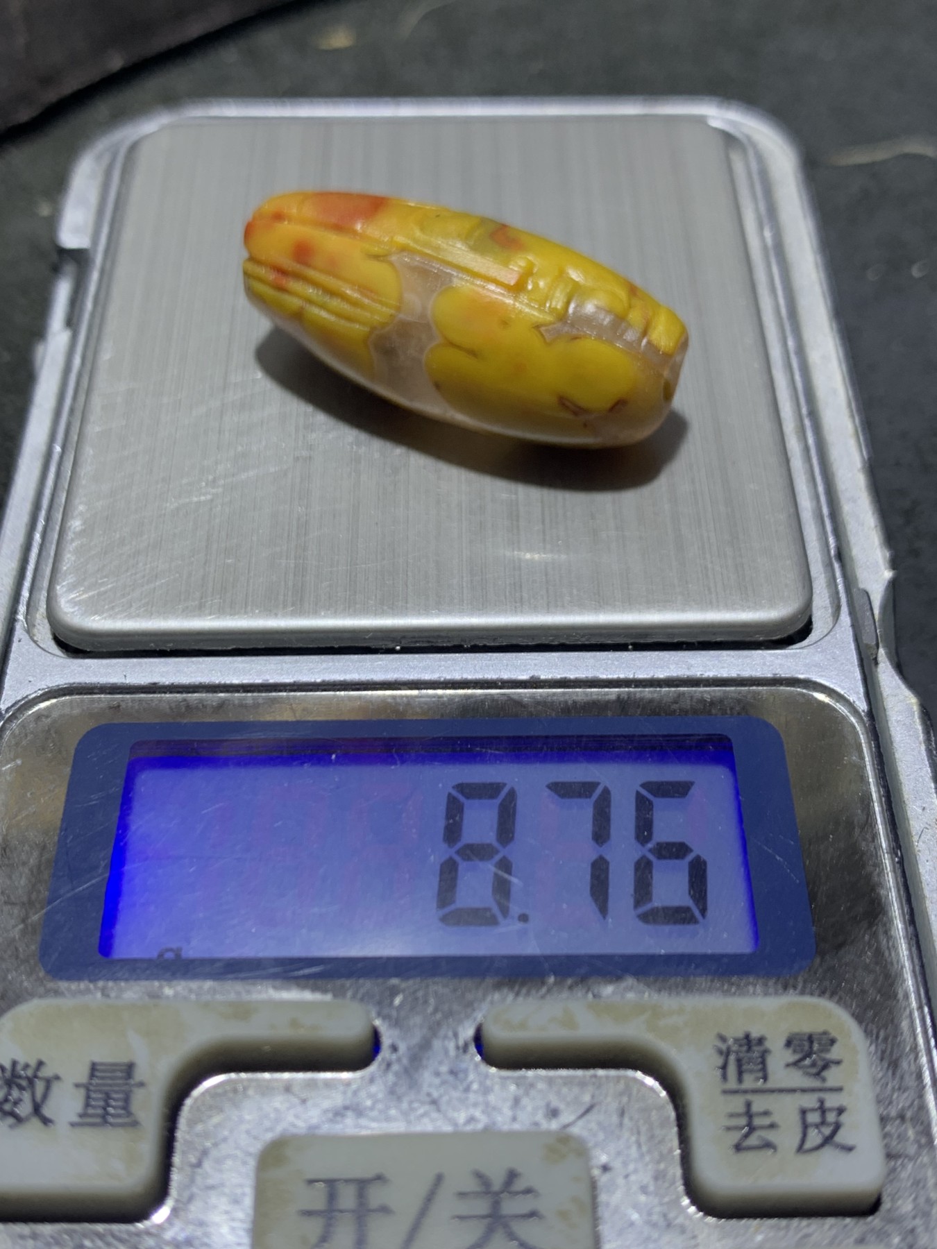 精美亚光高玉化冰飘战国红玛瑙手工俏色巧雕一念之间随形桶珠一个，