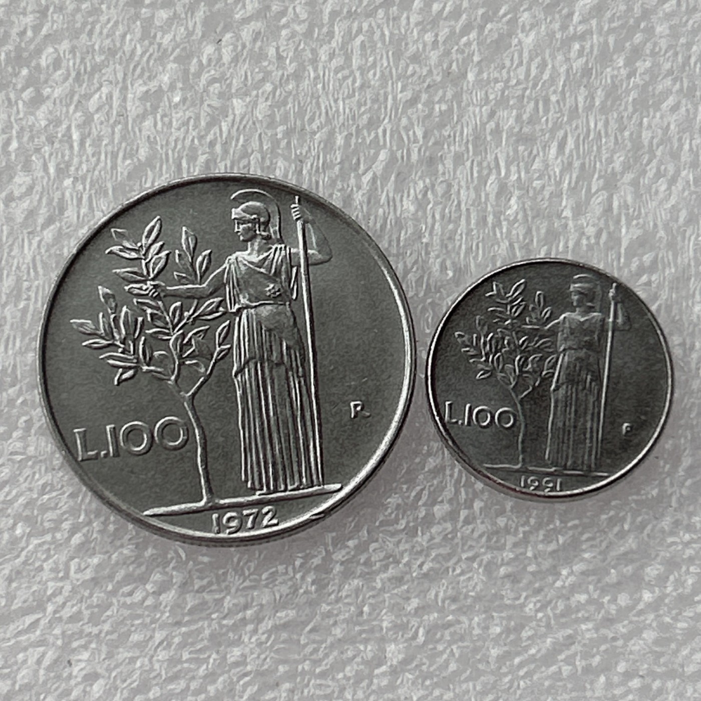 全场一元起拍 世界钱币散币场 第21期 意大利100里拉女神大小版一对