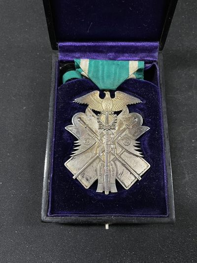 戎马世界章牌大赏第46期 - 功七级金鸱章，盒略齐全