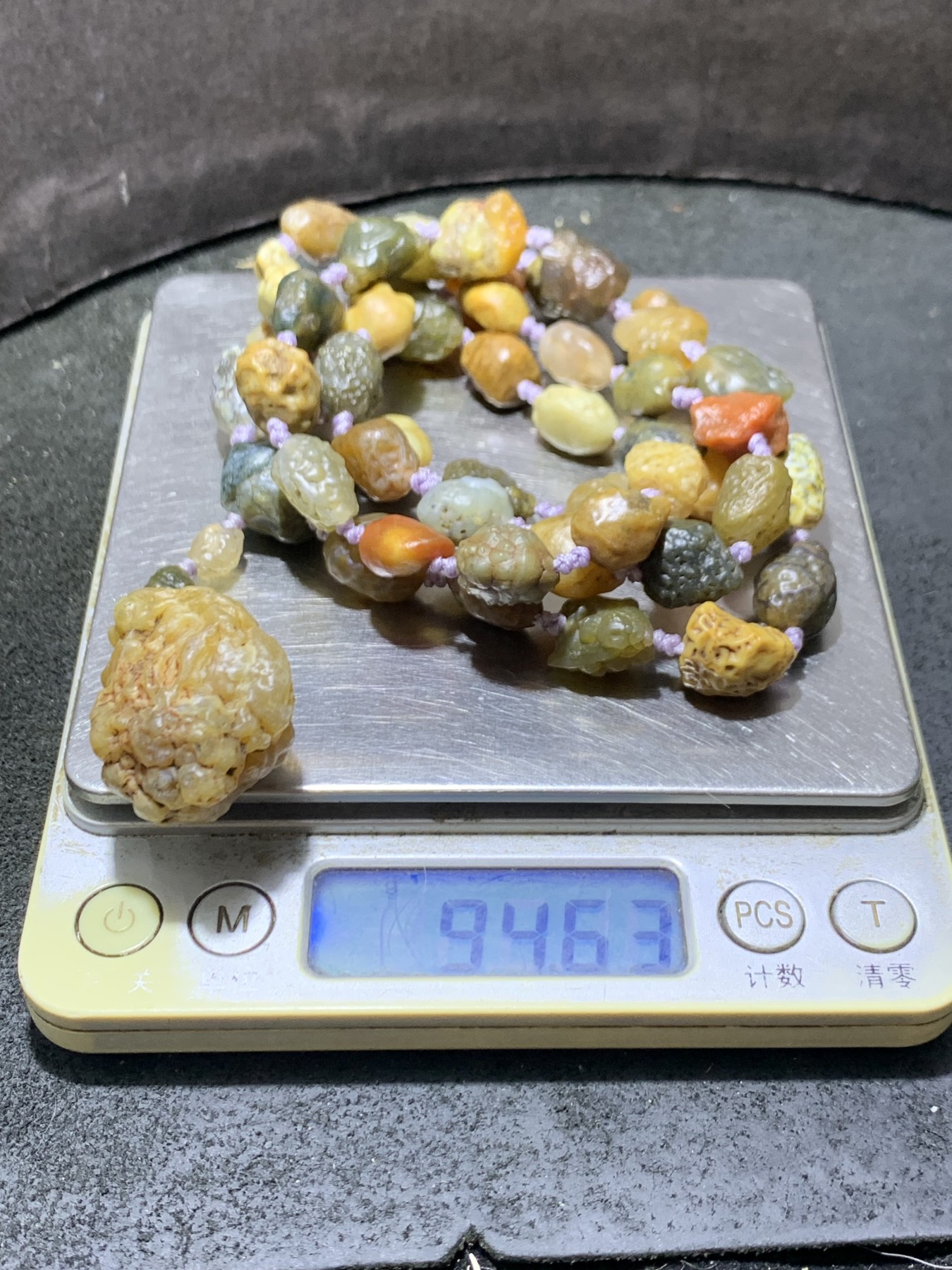 精美阿拉善多彩筋脉石玛瑙项链一条