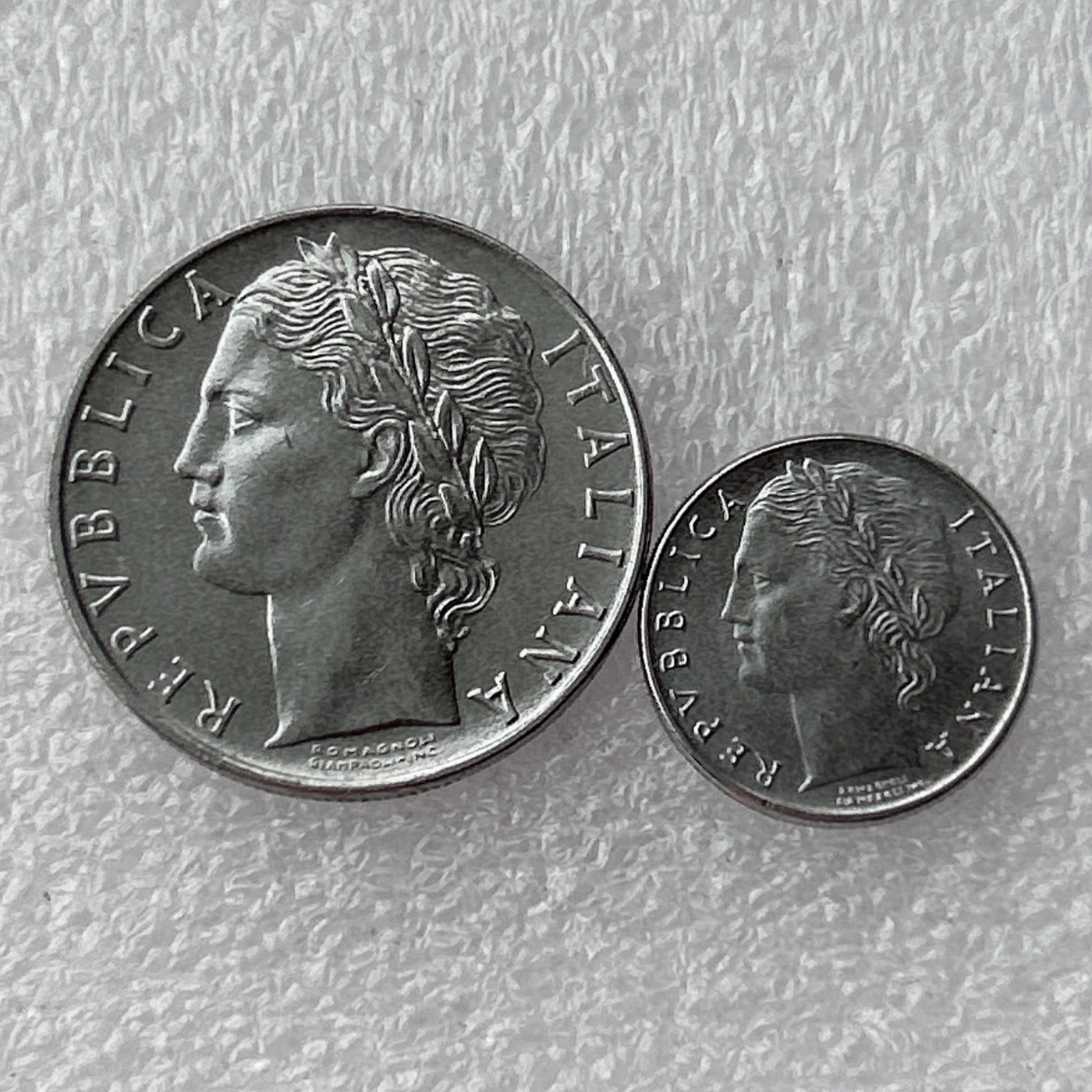 全场一元起拍 世界钱币散币场 第21期 意大利100里拉女神大小版一对