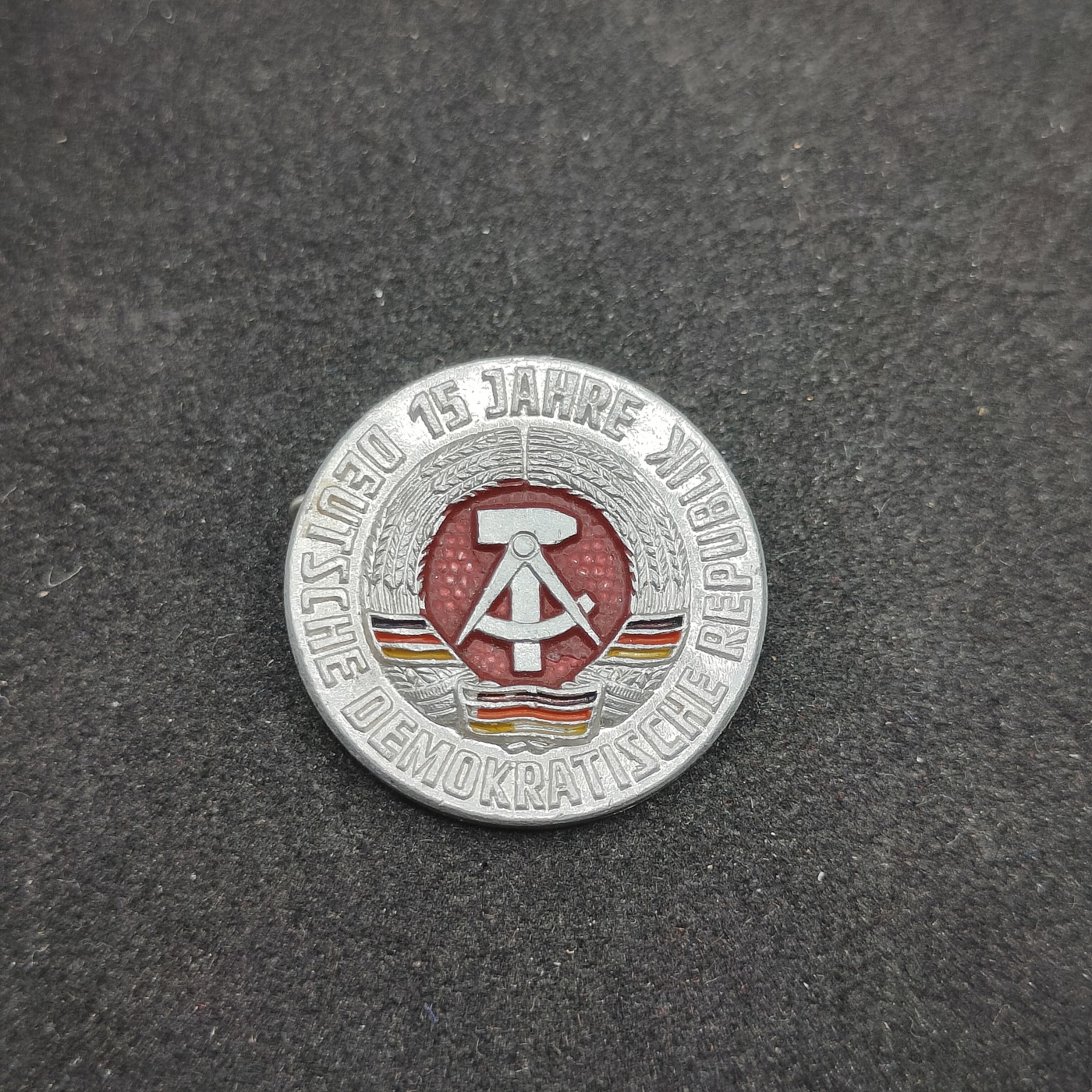 全场0元起拍 第88期 咸鱼国勋章拍卖专场 9月6日（周三）下午6：00开始 东德建国15年纪念章