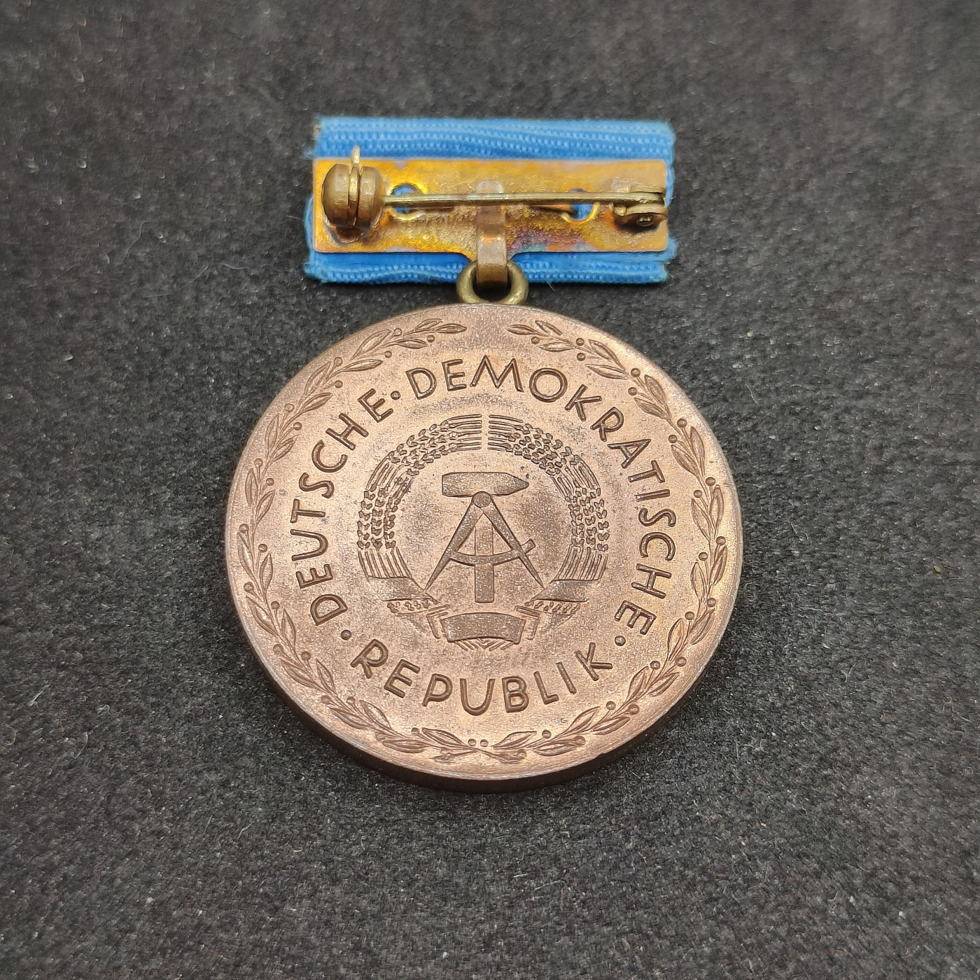 全场0元起拍 第88期 咸鱼国勋章拍卖专场 9月6日（周三）下午6：00开始 东德裴斯洛泰齐忠诚服务奖章