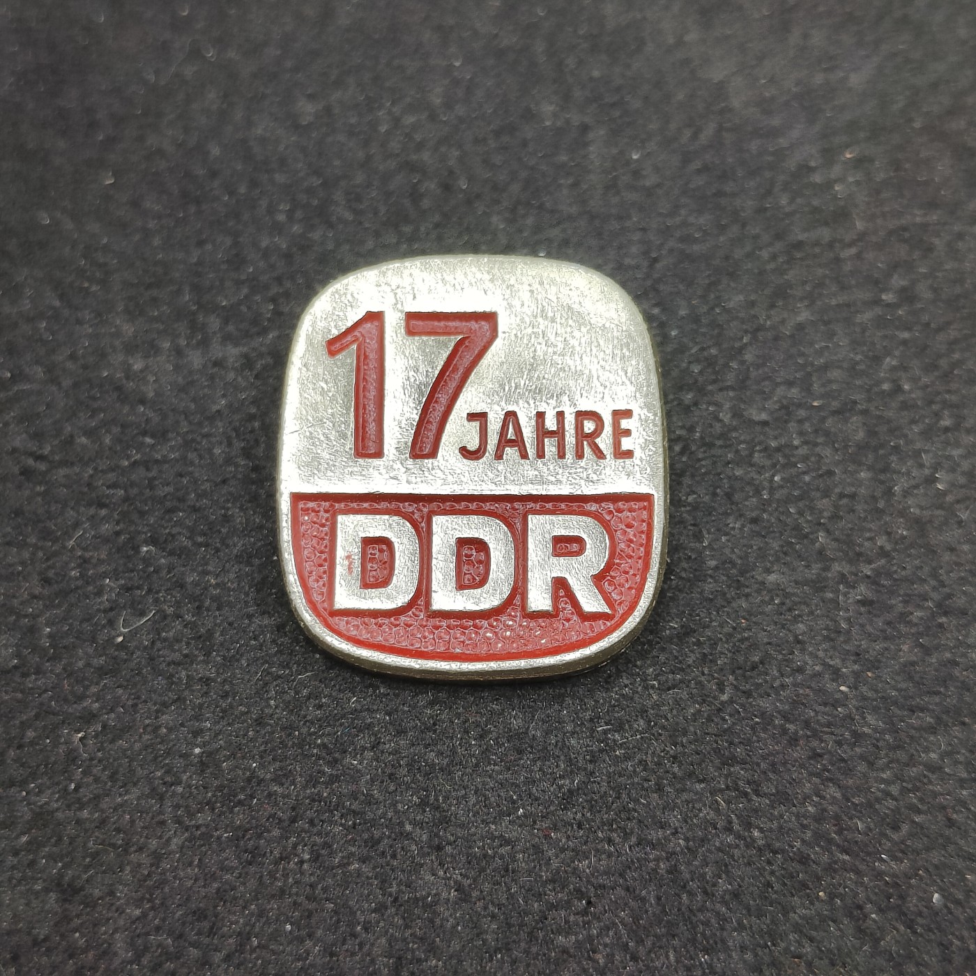 全场0元起拍 第88期 咸鱼国勋章拍卖专场 9月6日（周三）下午6：00开始 东德建国17年纪念章