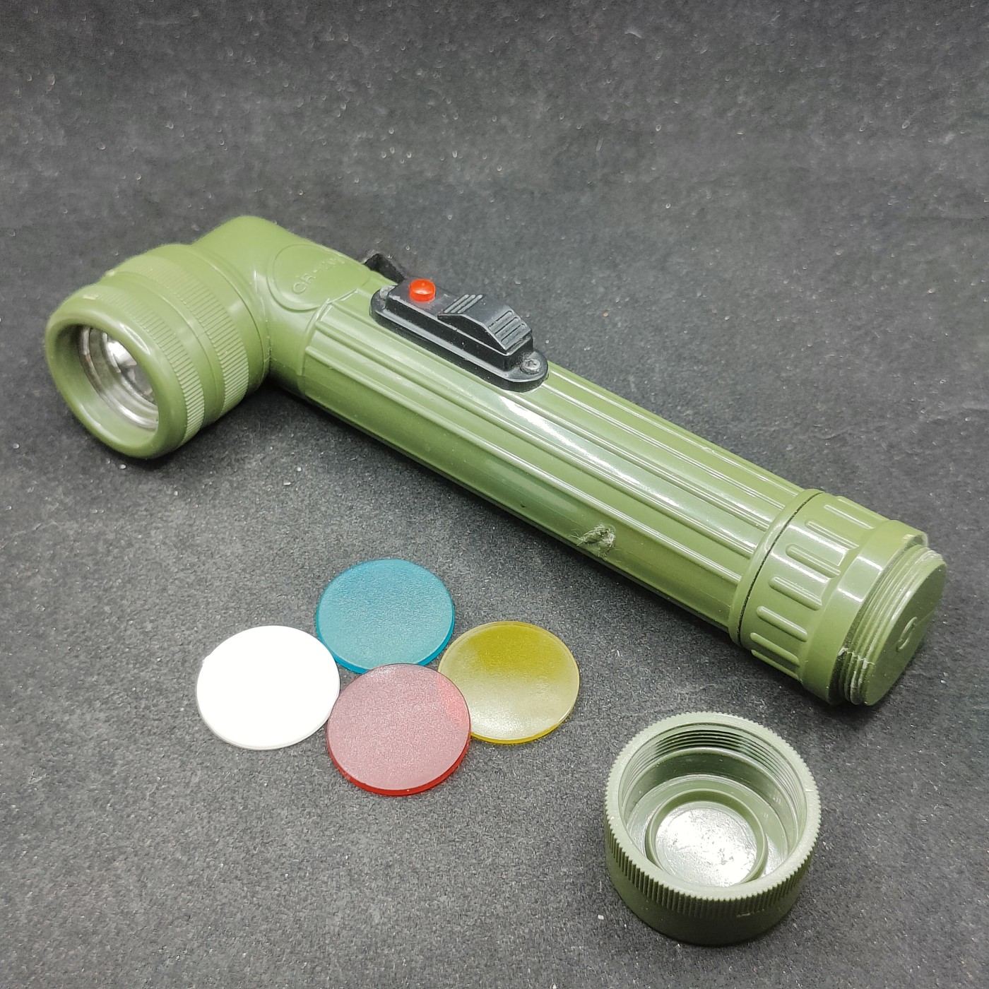 全场0元起拍 第88期 咸鱼国勋章拍卖专场 9月6日（周三）下午6：00开始 韩国军用手电 带色片 装五号电池可正常使用