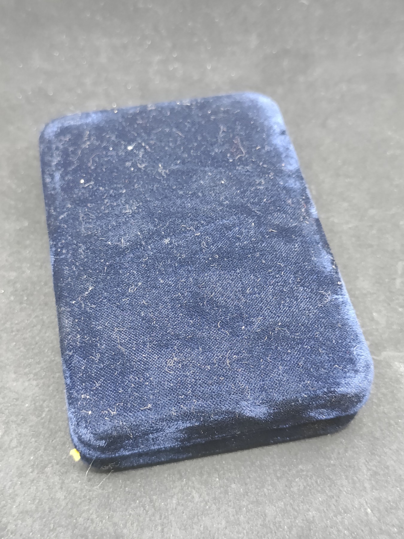 全场0元起拍 第88期 咸鱼国勋章拍卖专场 9月6日（周三）下午6：00开始 朝总联烫金国徽盒 三级国旗勋章