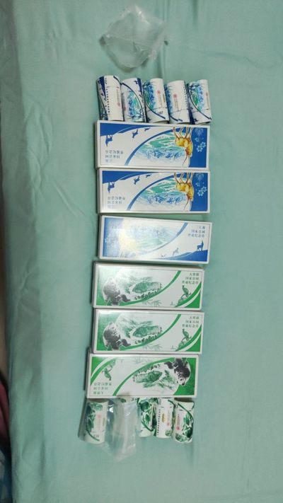 三江源，大熊猫纪念币各一卷，标价共40枚的价，，整盒的也有 - 三江源，大熊猫纪念币各一卷，标价共40枚的价，，整盒的也有