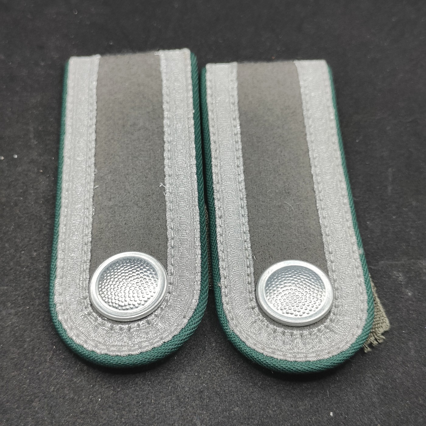 全场0元起拍 第88期 咸鱼国勋章拍卖专场 9月6日（周三）下午6：00开始 东德后勤士官肩章