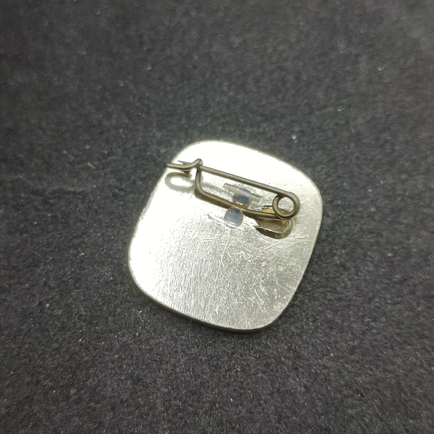 全场0元起拍 第88期 咸鱼国勋章拍卖专场 9月6日（周三）下午6：00开始 东德建国17年纪念章