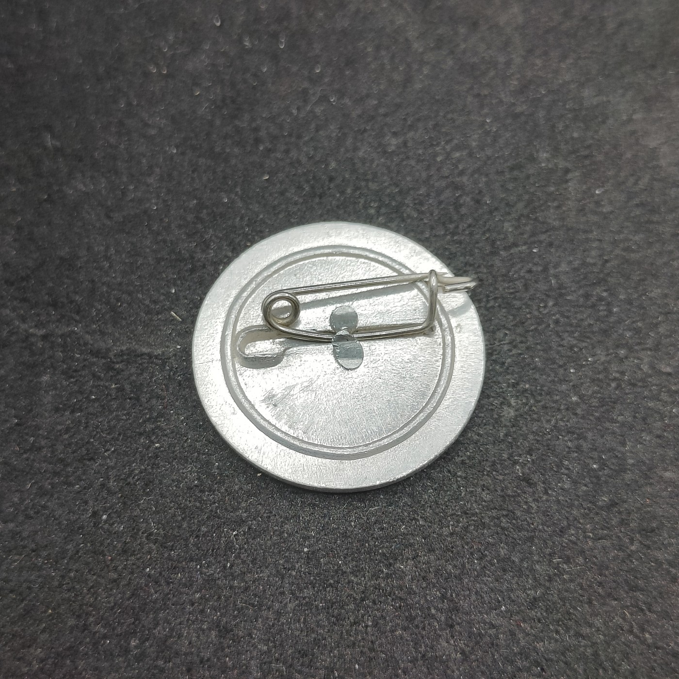 全场0元起拍 第88期 咸鱼国勋章拍卖专场 9月6日（周三）下午6：00开始 东德建国15年纪念章