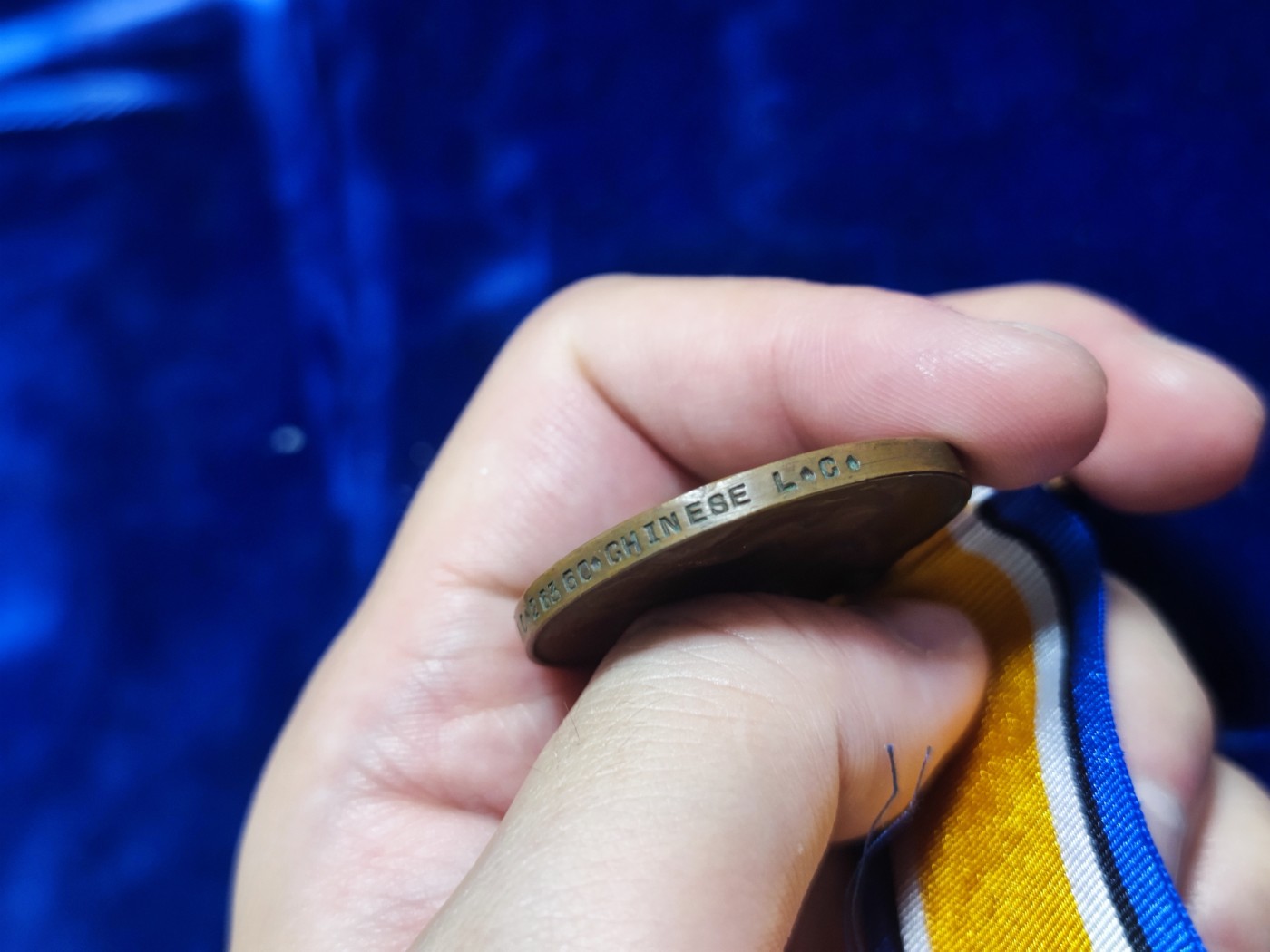 世界精品徽章拍卖~精品专场 原品华工一战纪念章，带边铭，可代查得主名字，品相如图，授予参加一战的中国山东华工
