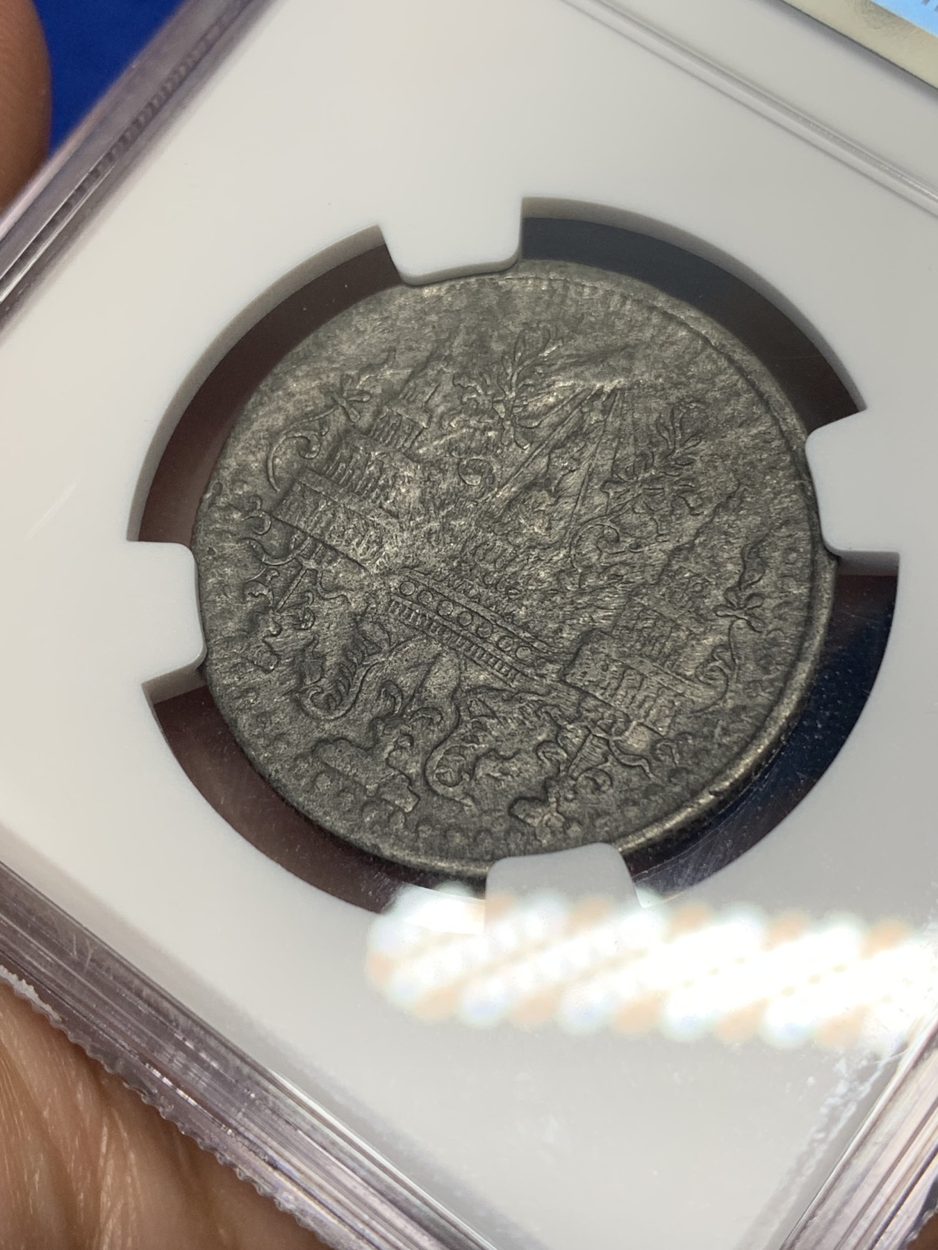 《竞宝斋》第194场-周日，周一 2场 (全场包邮) NGC AU55 泰国 1862 大象1/8片方锡币，很难有分的品种，九成有氧化腐蚀，难得稀有