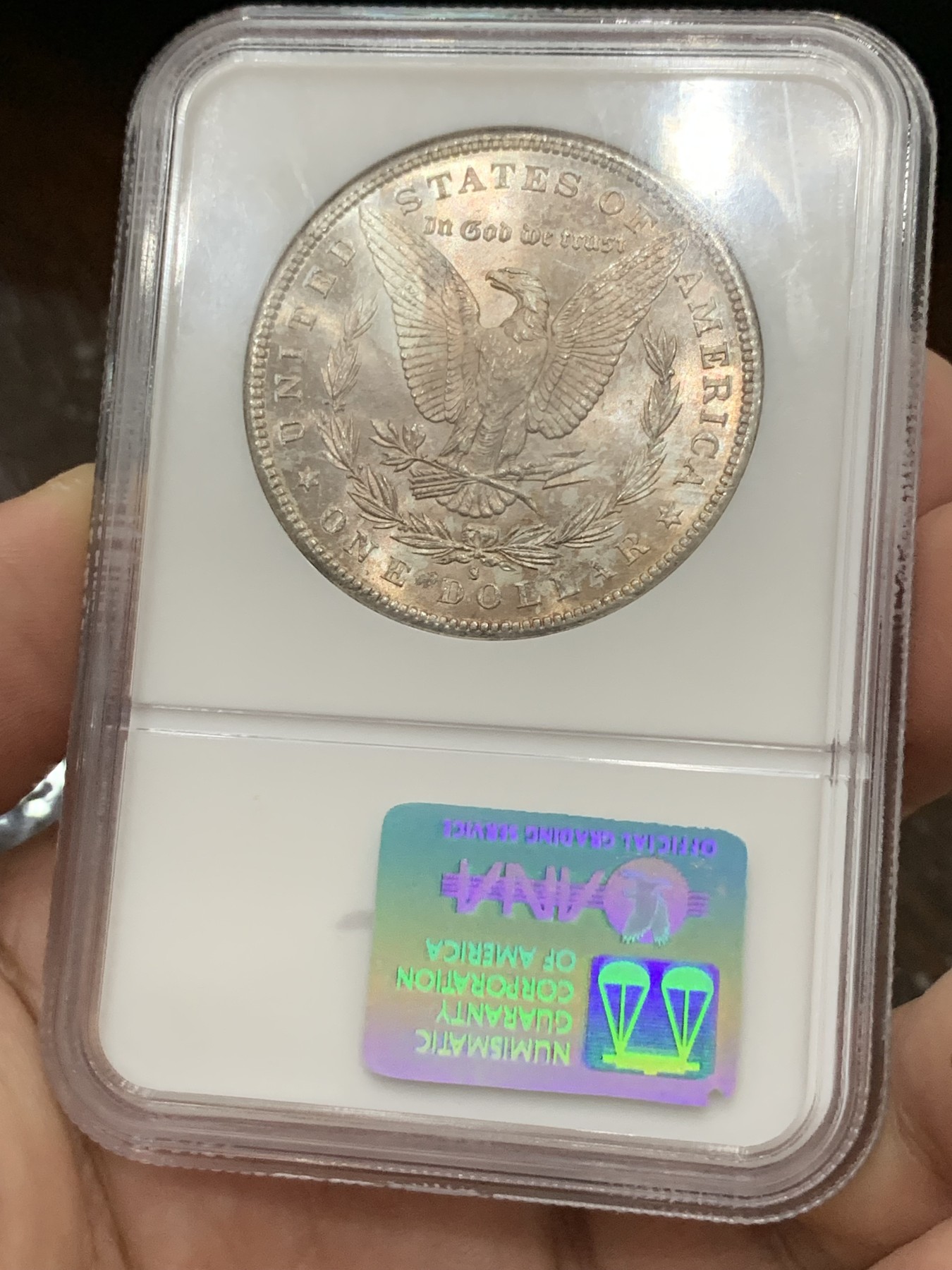 《竞宝斋》第194场-周日，周一 2场 (全场包邮) NGC-MS65 美国 摩根银元 1881S 老盒严评 背面淡彩 漂亮