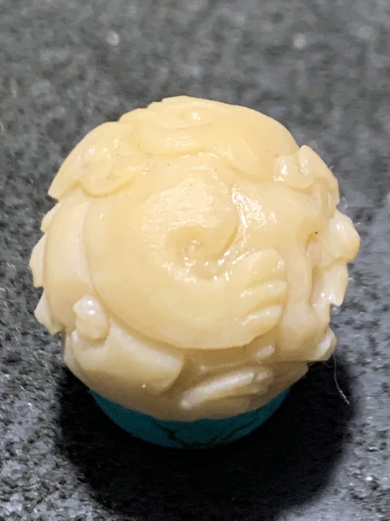 精美高玉化戈壁彩玉手工满工雕刻瑞兽珠一个！