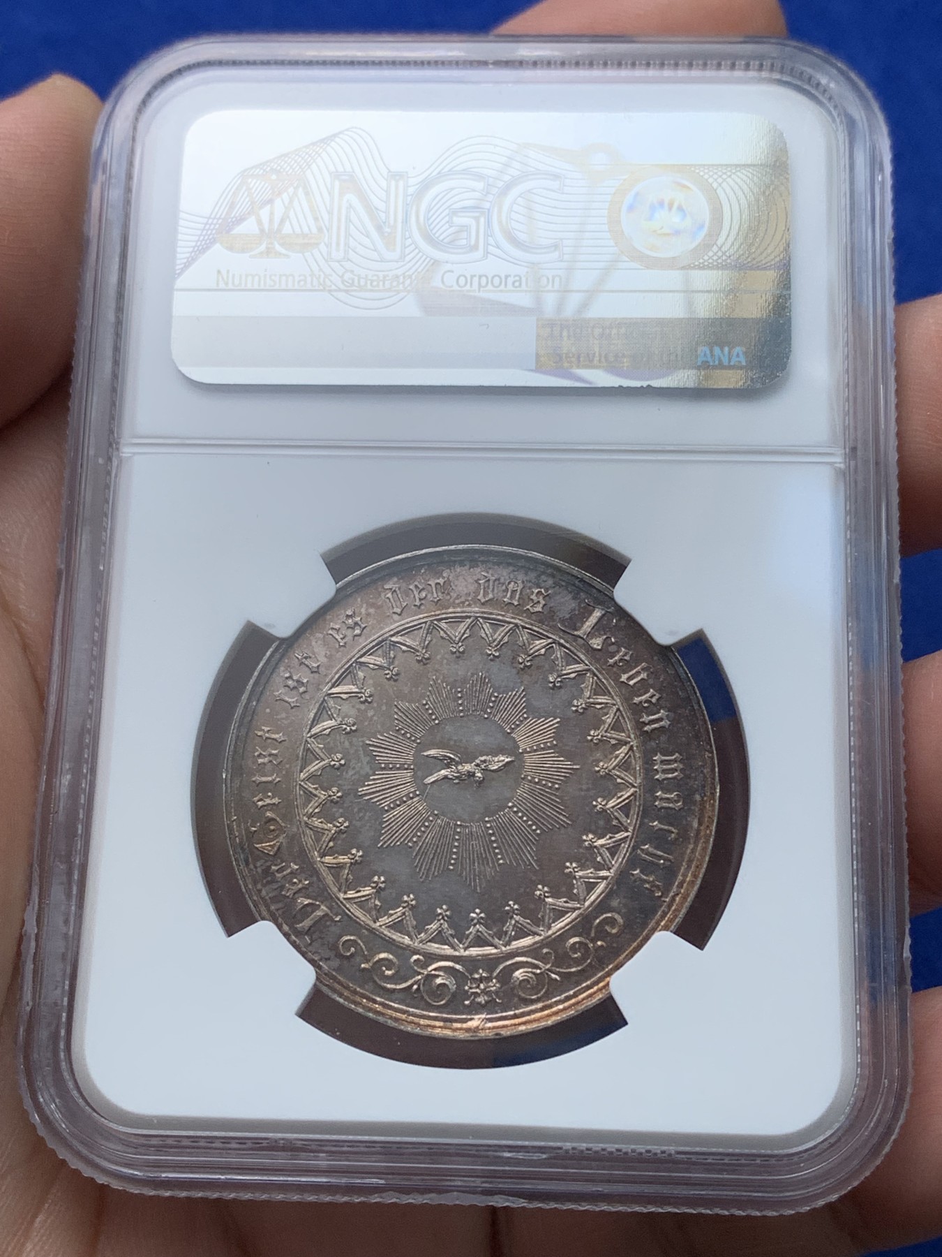 《竞宝斋》第194场-周日，周一 2场 (全场包邮) NGC-MS62 德国 19世纪 宗教银章 镜面底板 金色包浆 很漂亮