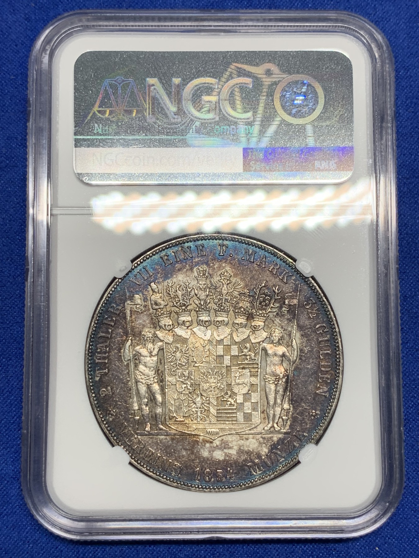 《竞宝斋》第194场-周日，周一 2场 (全场包邮) NGC AU58 德国 施瓦茨堡1854年 弗里德里希·卡尔二世 2泰勒大银币 37克的规格 蓝紫色环彩 光彩夺目
