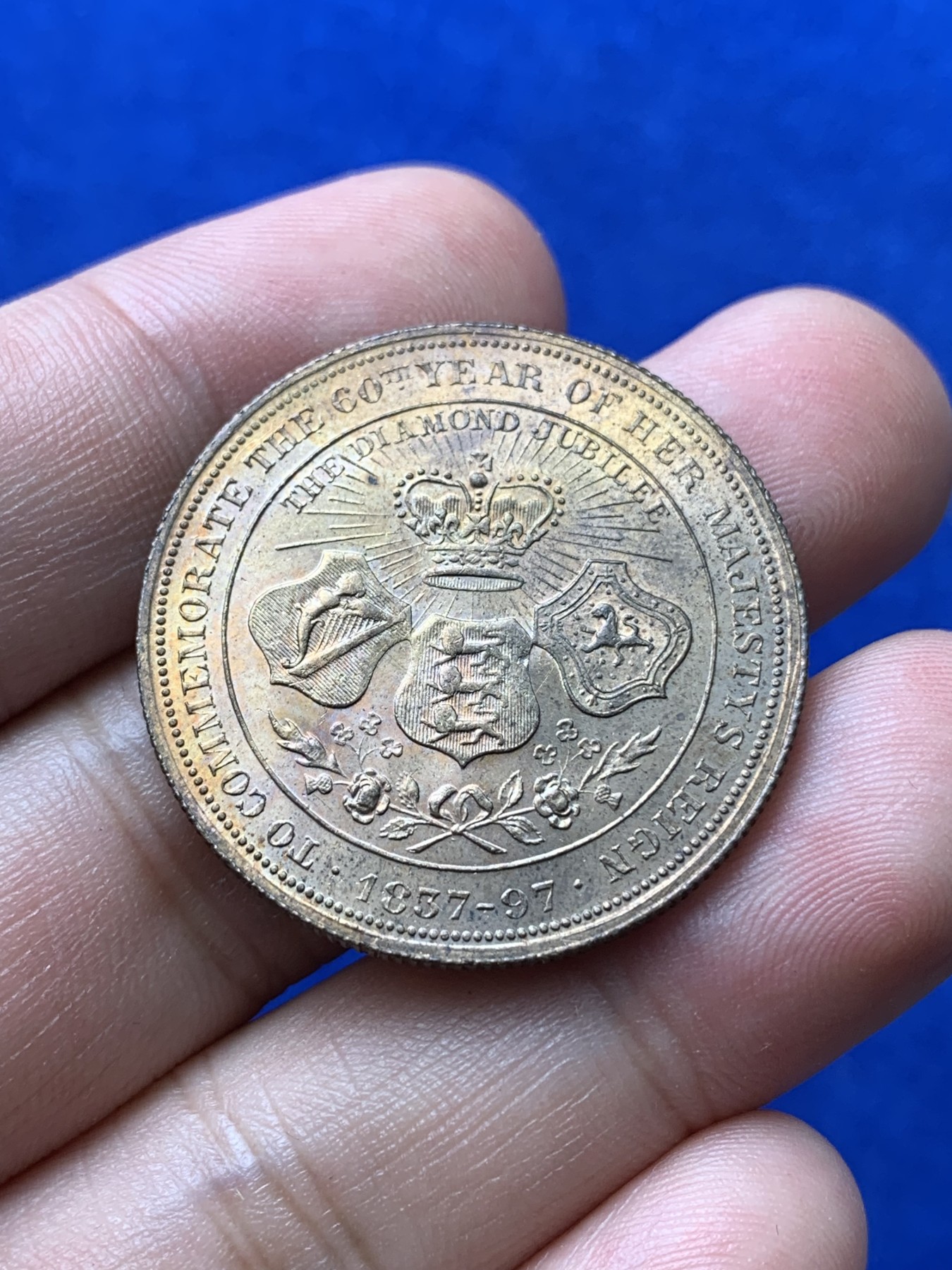 《竞宝斋》第194场-周日，周一 2场 (全场包邮) 1897年英国维多利亚加冕60周年铜章，品相不错，正面四皇