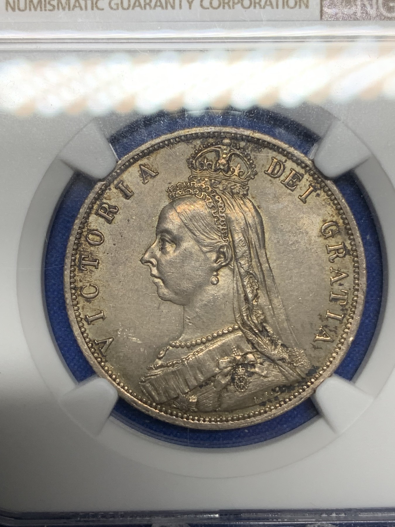 《竞宝斋》第194场-周日，周一 2场 (全场包邮) NGC-MS63 英国1887维多利亚 高冠半克朗银币 双面重彩 漂亮