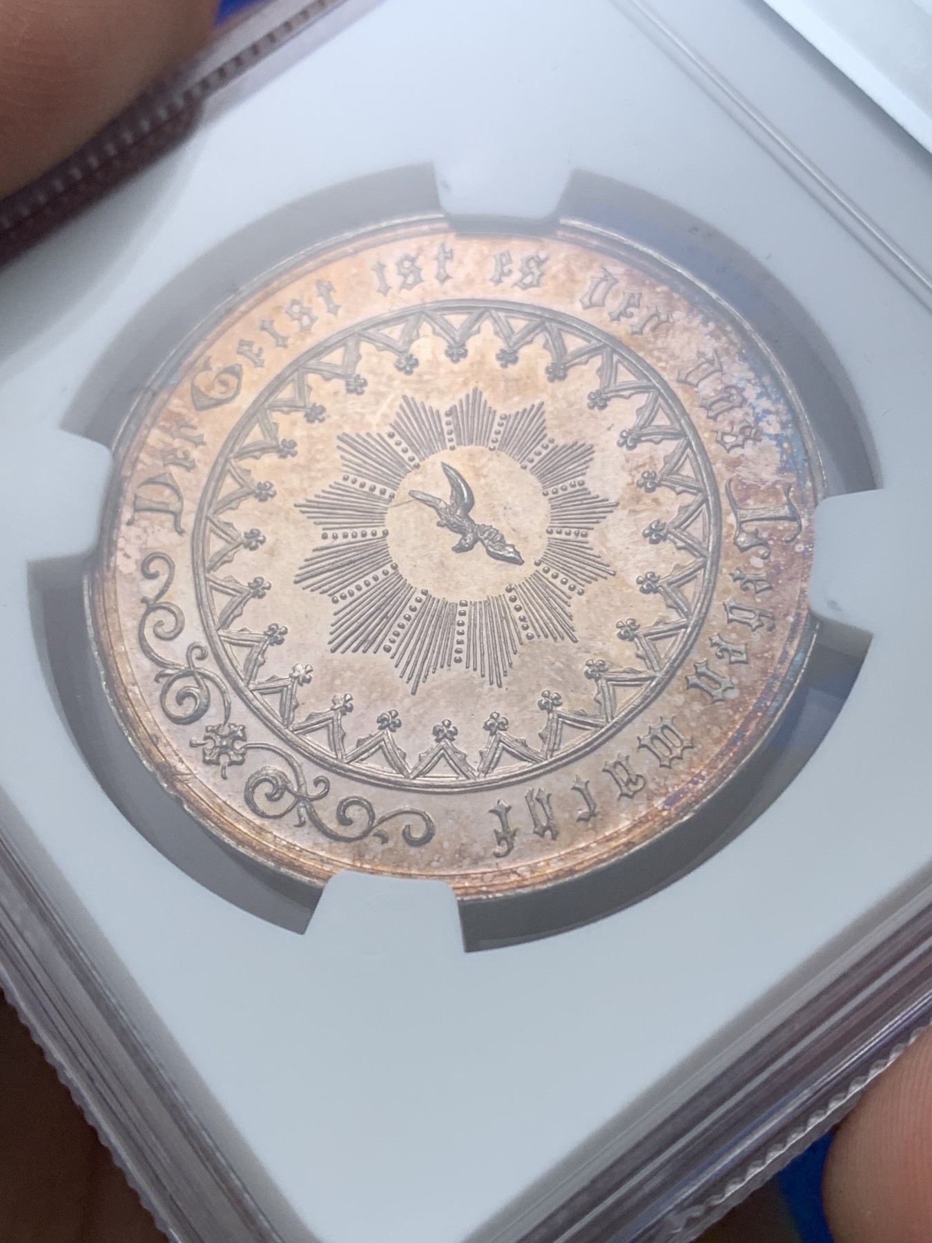 《竞宝斋》第194场-周日，周一 2场 (全场包邮) NGC-MS62 德国 19世纪 宗教银章 镜面底板 金色包浆 很漂亮