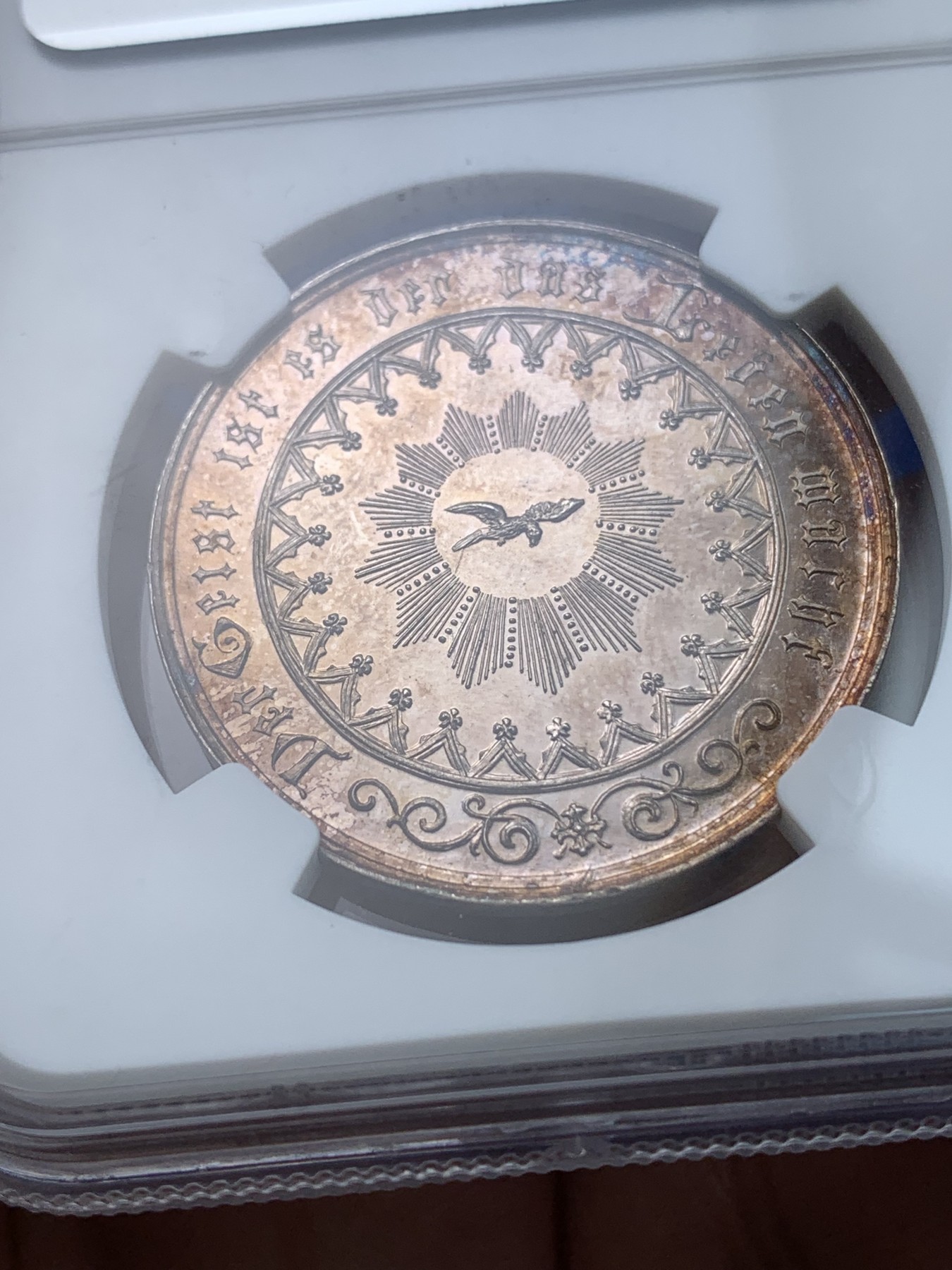 《竞宝斋》第194场-周日，周一 2场 (全场包邮) NGC-MS62 德国 19世纪 宗教银章 镜面底板 金色包浆 很漂亮