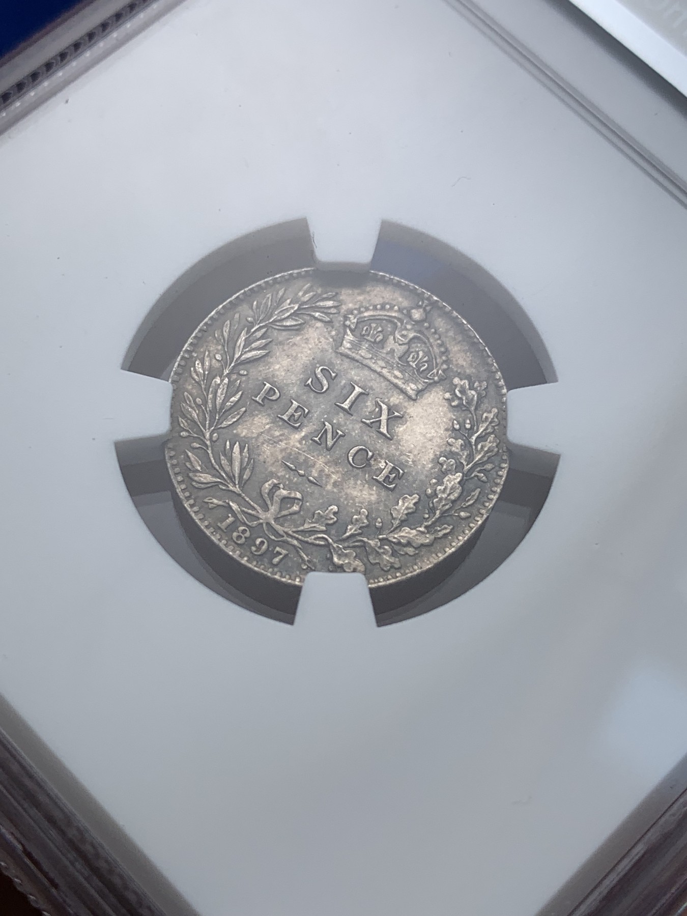 《竞宝斋》第194场-周日，周一 2场 (全场包邮) NGC-MS62 英国1897维多利亚披纱版6便士银币一枚 低评 好味道包浆
