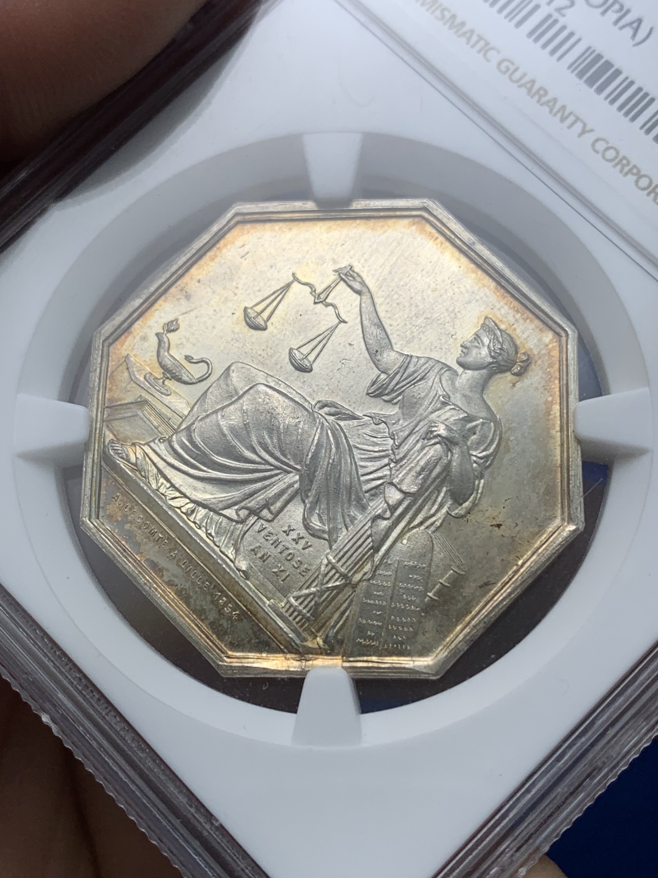 《竞宝斋》第194场-周日，周一 2场 (全场包邮) NGC-MS63 1854年法国司法公平八角银质代币 高浮雕，淡金色包浆