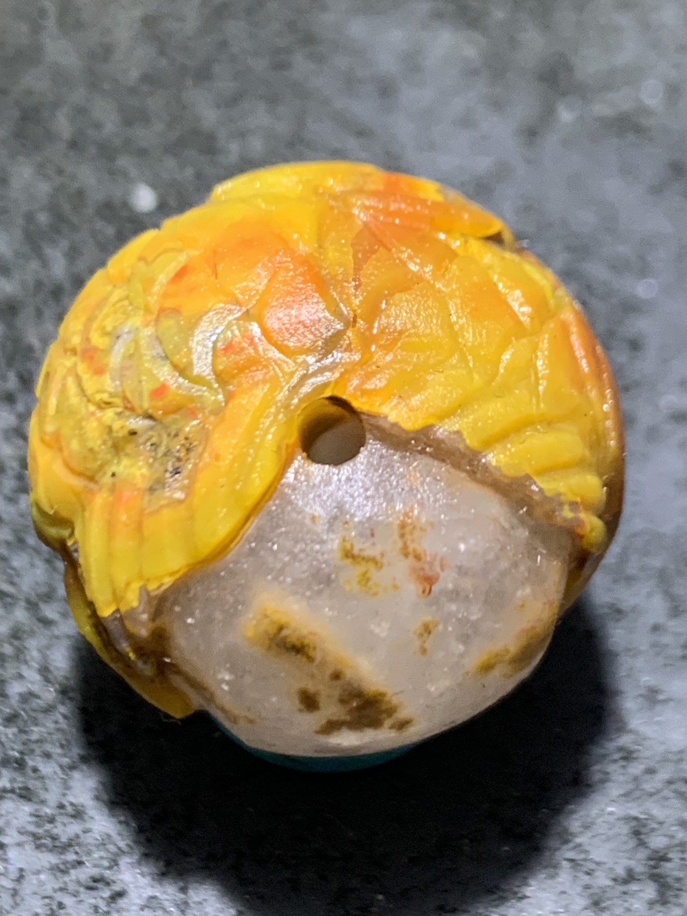精美冰飘亚光战国红玛瑙手工巧雕龙鱼随形圆珠一个，