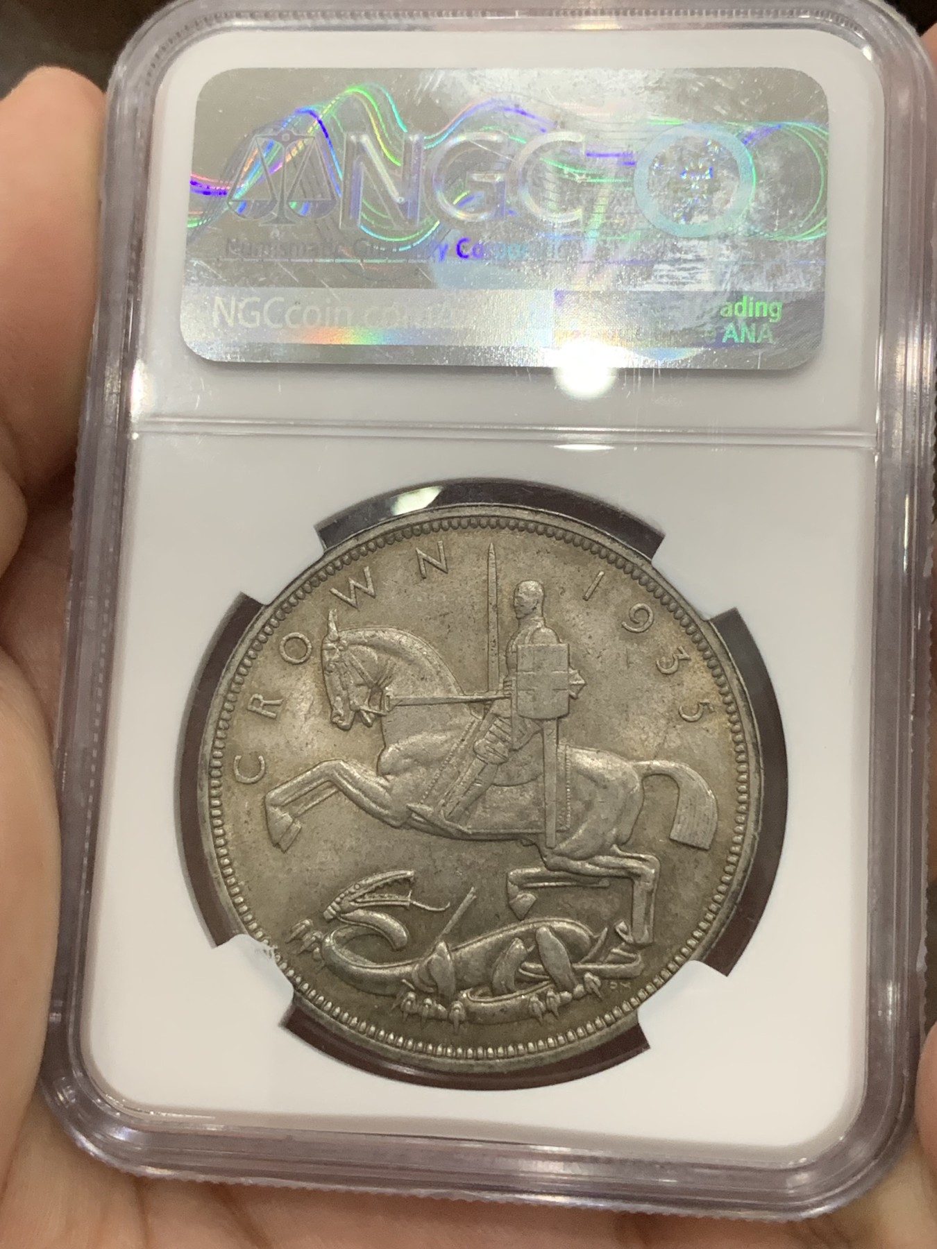 《竞宝斋》第194场-周日，周一 2场 (全场包邮) NGC-MS63 英国1935年 乔治五世木马剑 1克朗银币