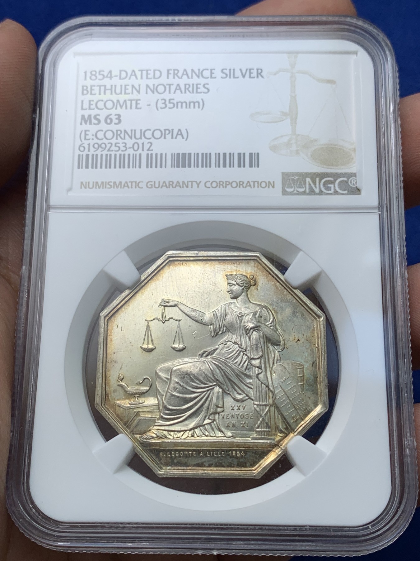 《竞宝斋》第194场-周日，周一 2场 (全场包邮) NGC-MS63 1854年法国司法公平八角银质代币 高浮雕，淡金色包浆