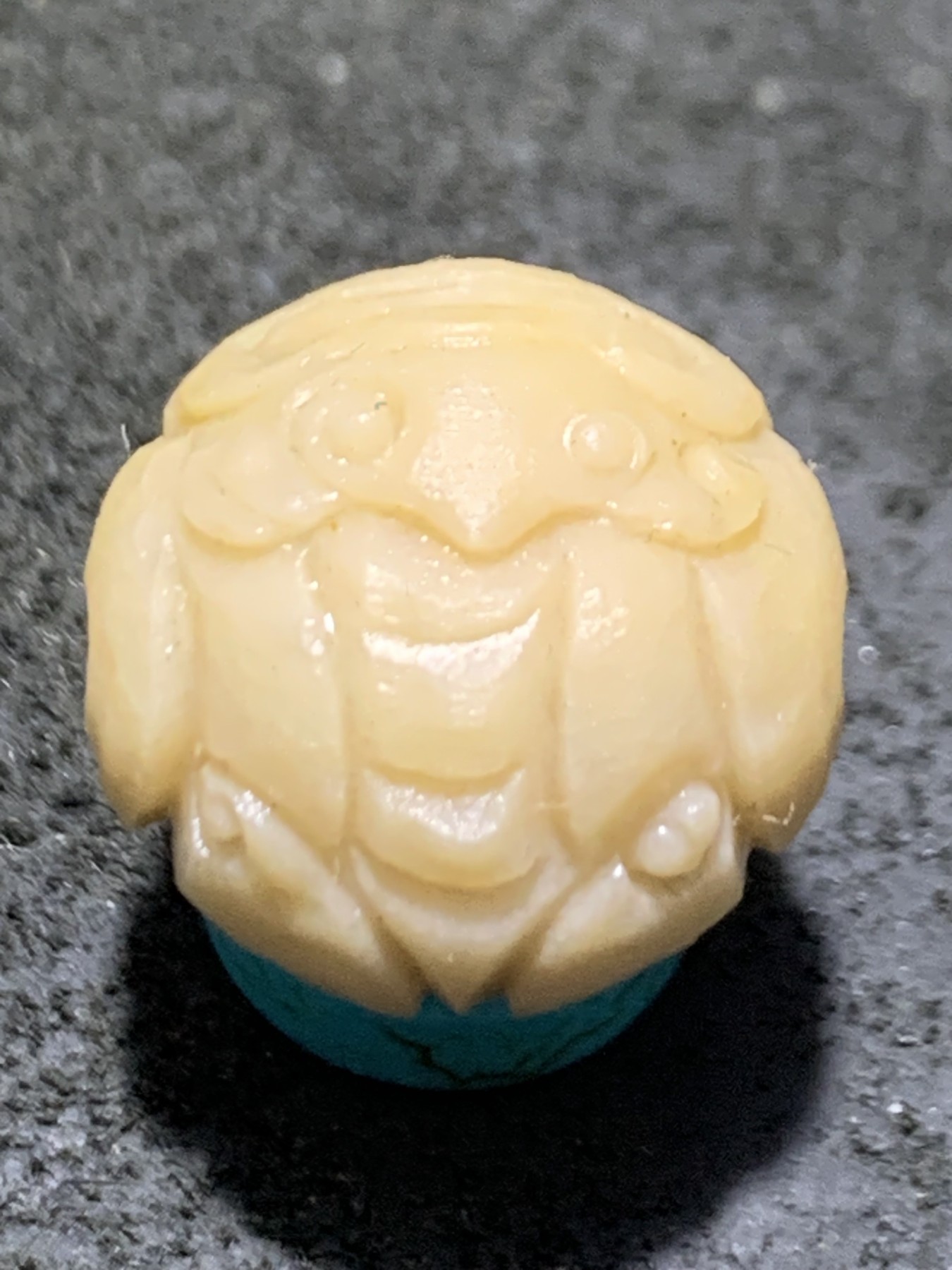 精美高玉化戈壁彩玉手工满工雕刻瑞兽珠一个！