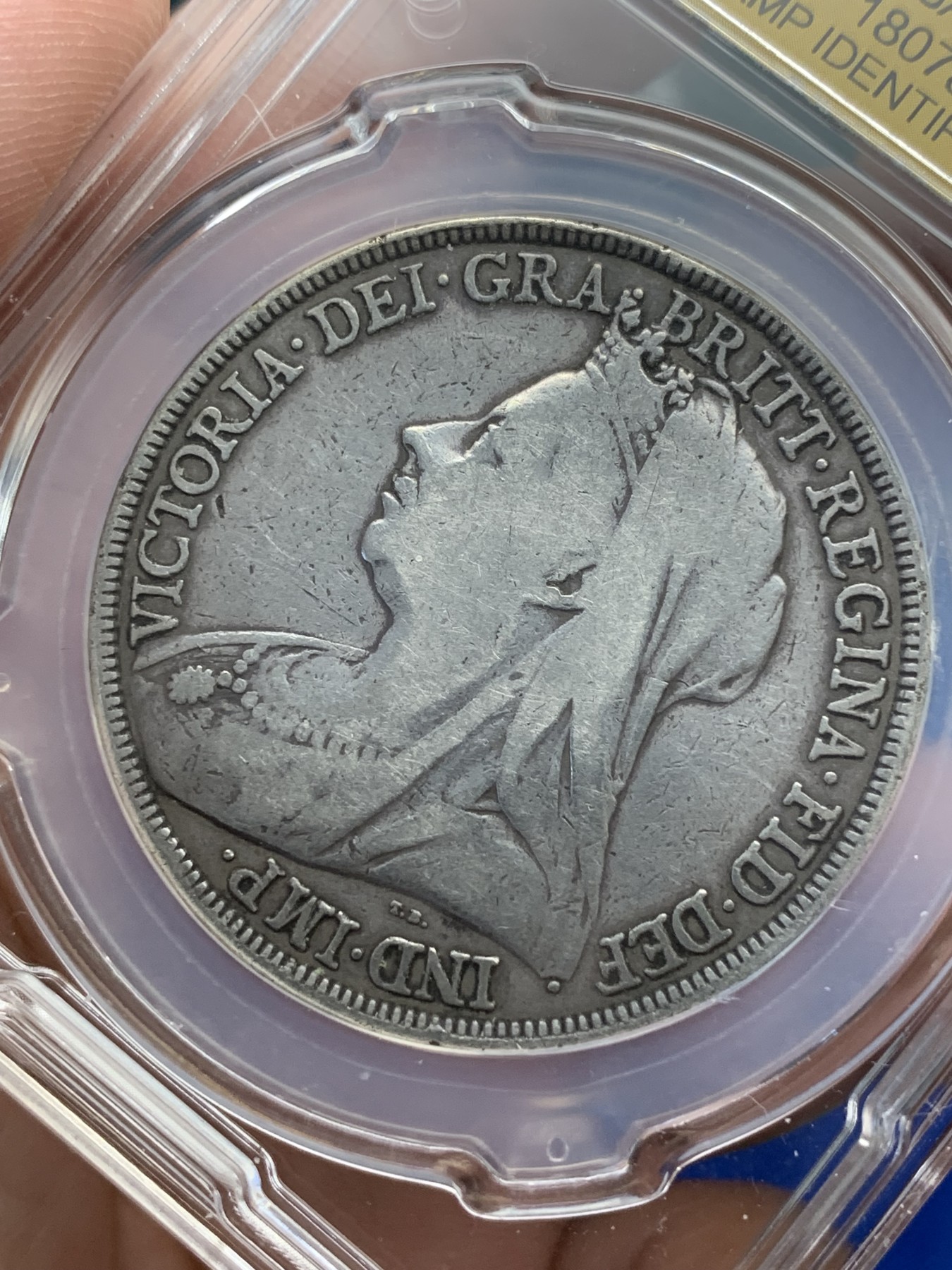 《竞宝斋》第195场-周日，周一 2场 (全场包邮) CSIS VF20 英国1893年维多利亚披纱马剑克朗银币