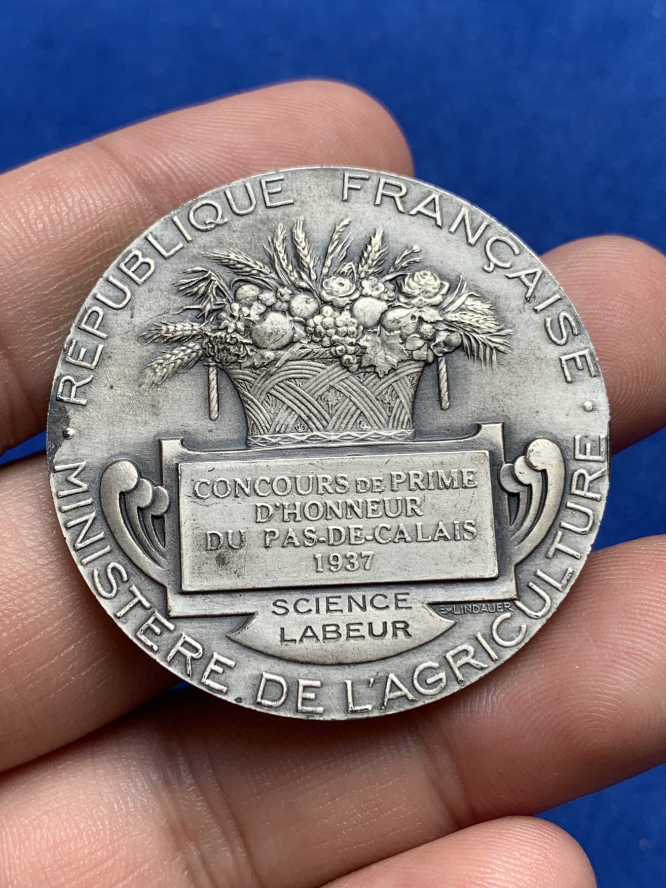 《竞宝斋》第195场-周日，周一 2场 (全场包邮) 法国1937年农业部播种银章 35.1g  40.8mm 丰饶角2号银标