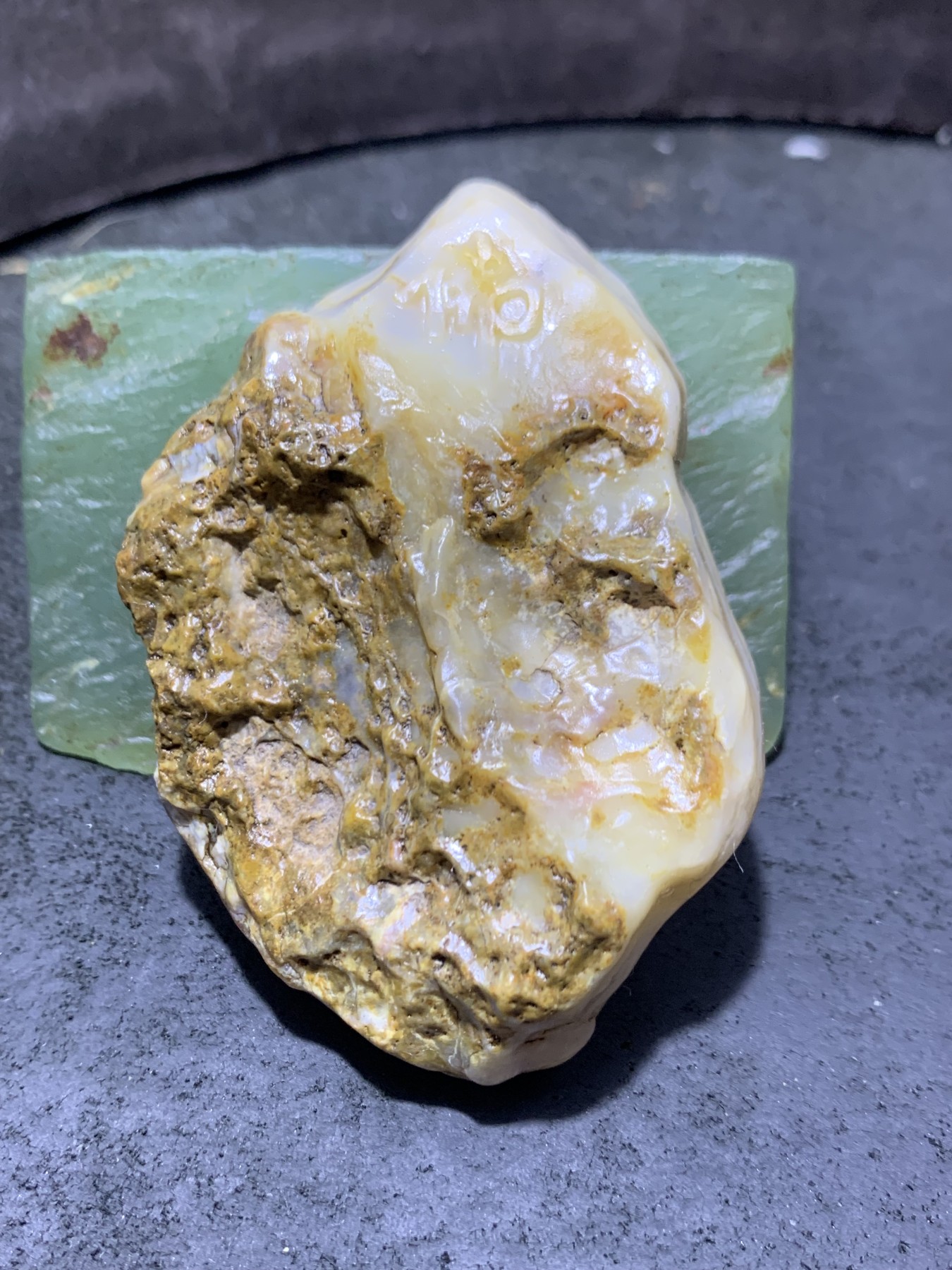放福利！精美天然原皮阿拉善玛瑙原石手工雕刻佛字把件（吊坠）一颗，