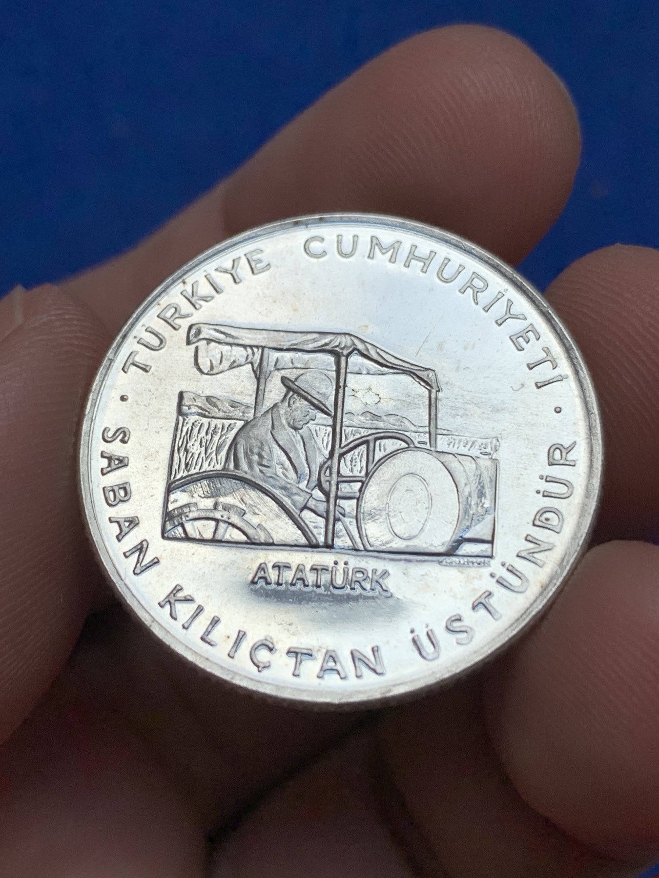 《竞宝斋》第195场-周日，周一 2场 (全场包邮) 土耳其精制银币两枚-1978年FAO纪念150里拉精制银币，800银，直径30mm，重量9g。土耳其1972年50里拉精制银币，830银，直径35mm，重量20g