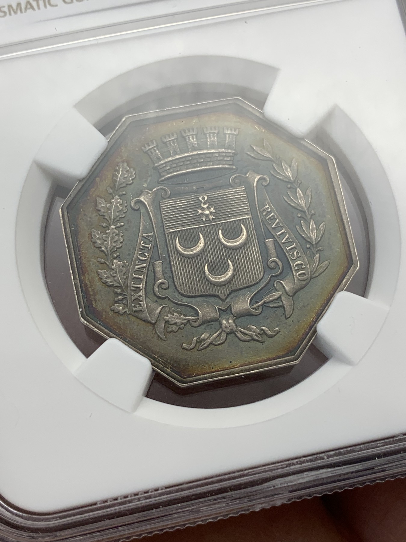 《竞宝斋》第195场-周日，周一 2场 (全场包邮) NGC MS63 19世纪法国查特顿公证处八角银章代用币 品相状态一流 包浆五彩 温润