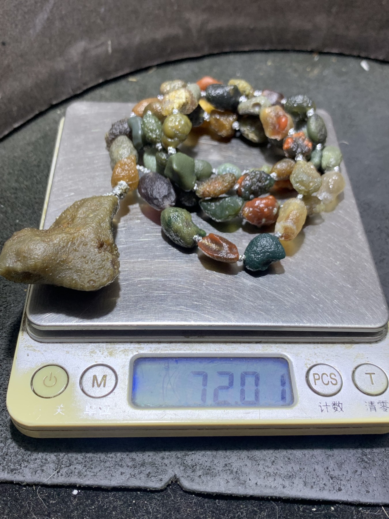 精美新疆黑山筋脉石玛瑙原石项链一条