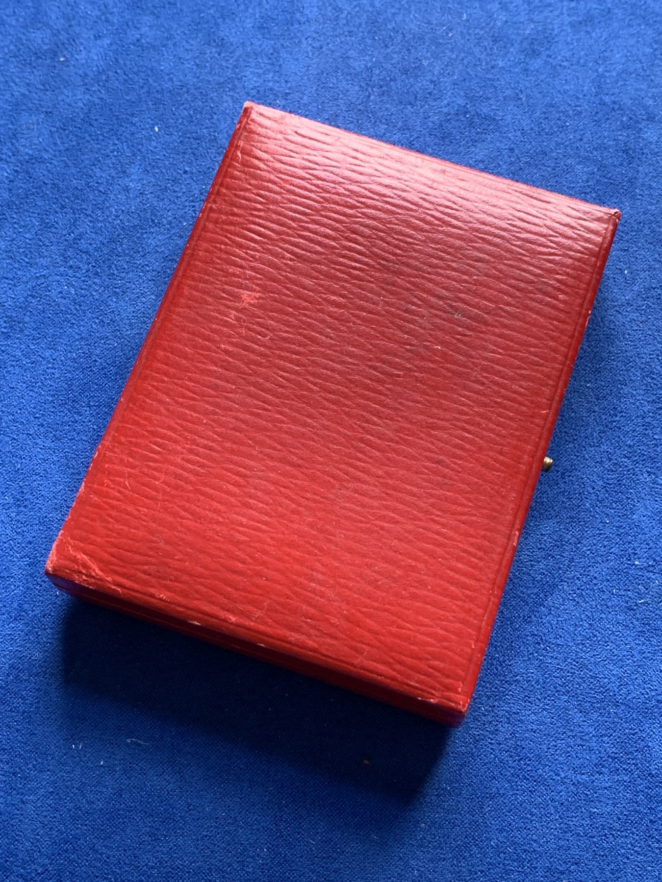 《竞宝斋》第195场-周日，周一 2场 (全场包邮) 1934年英国皇家音乐学院铜章（原盒）  直径40mm  重量35.5g  完美品