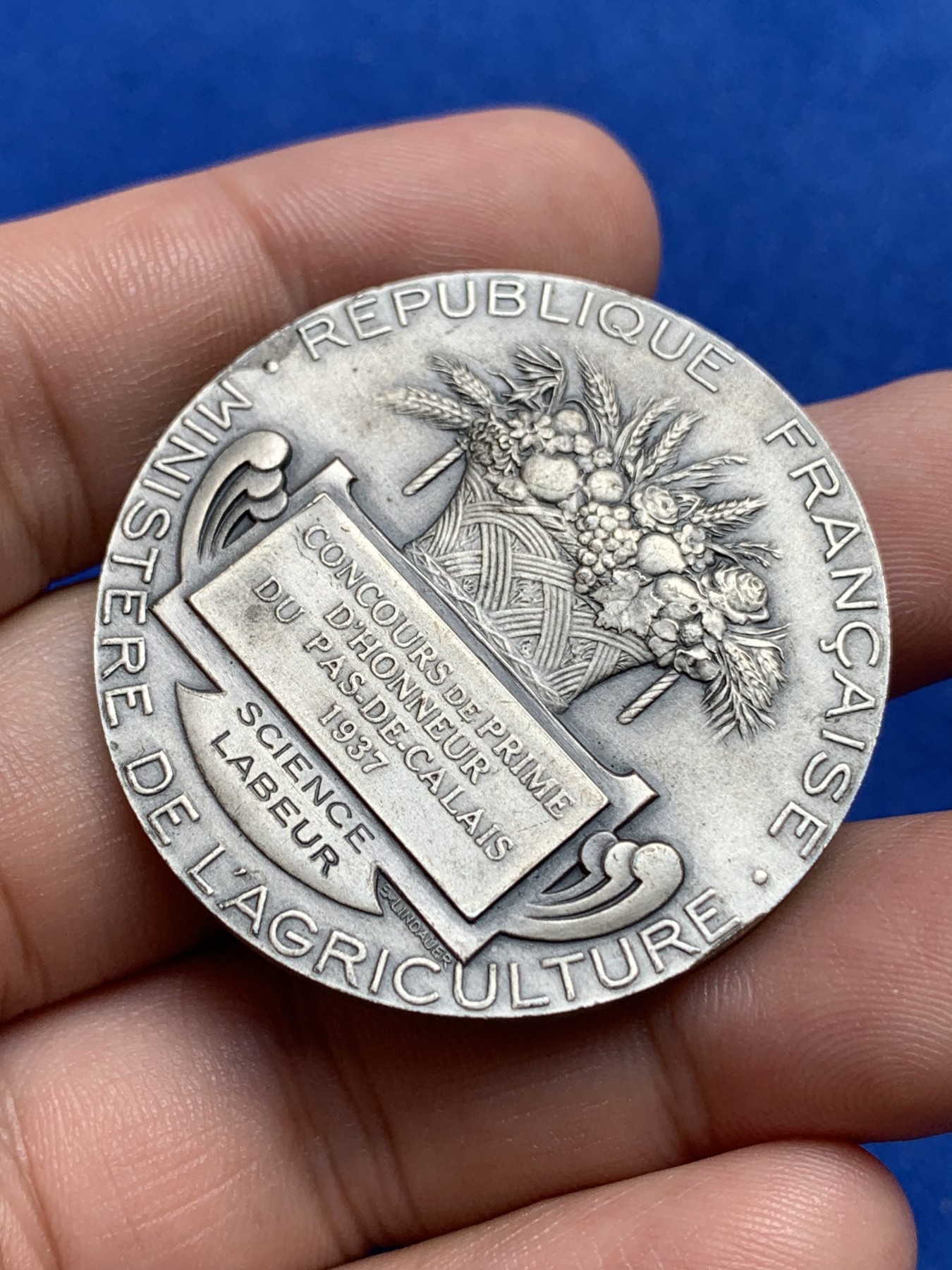 《竞宝斋》第195场-周日，周一 2场 (全场包邮) 法国1937年农业部播种银章 35.1g  40.8mm 丰饶角2号银标