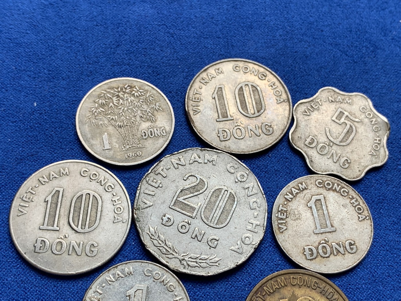 《竞宝斋》第195场-周日，周一 2场 (全场包邮) 八枚一组 南越辅币